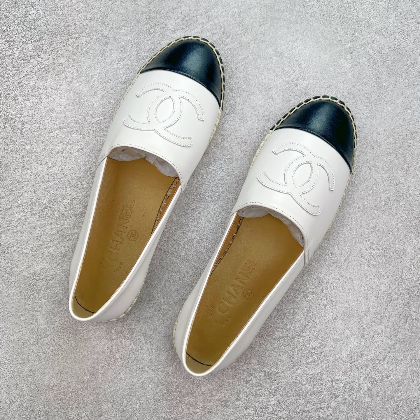 图片[3]-＃纯原 CHANEL 香奈儿经典款 小香渔夫鞋 万年长青款 各路网红单品 春夏百搭款 牛仔裤 短裤轻松驾驭 原版一比一开模 99%还原正品100针麻绳上线，双双纯手工品质保证 原单进口羊皮 内里垫脚均为柔软绵羊皮 天然麻绳配透明橡胶大底 专柜统一包装。 脚背高/或者宽 建议选大一码 尺码：35 36 37 38 39 40-选品中心