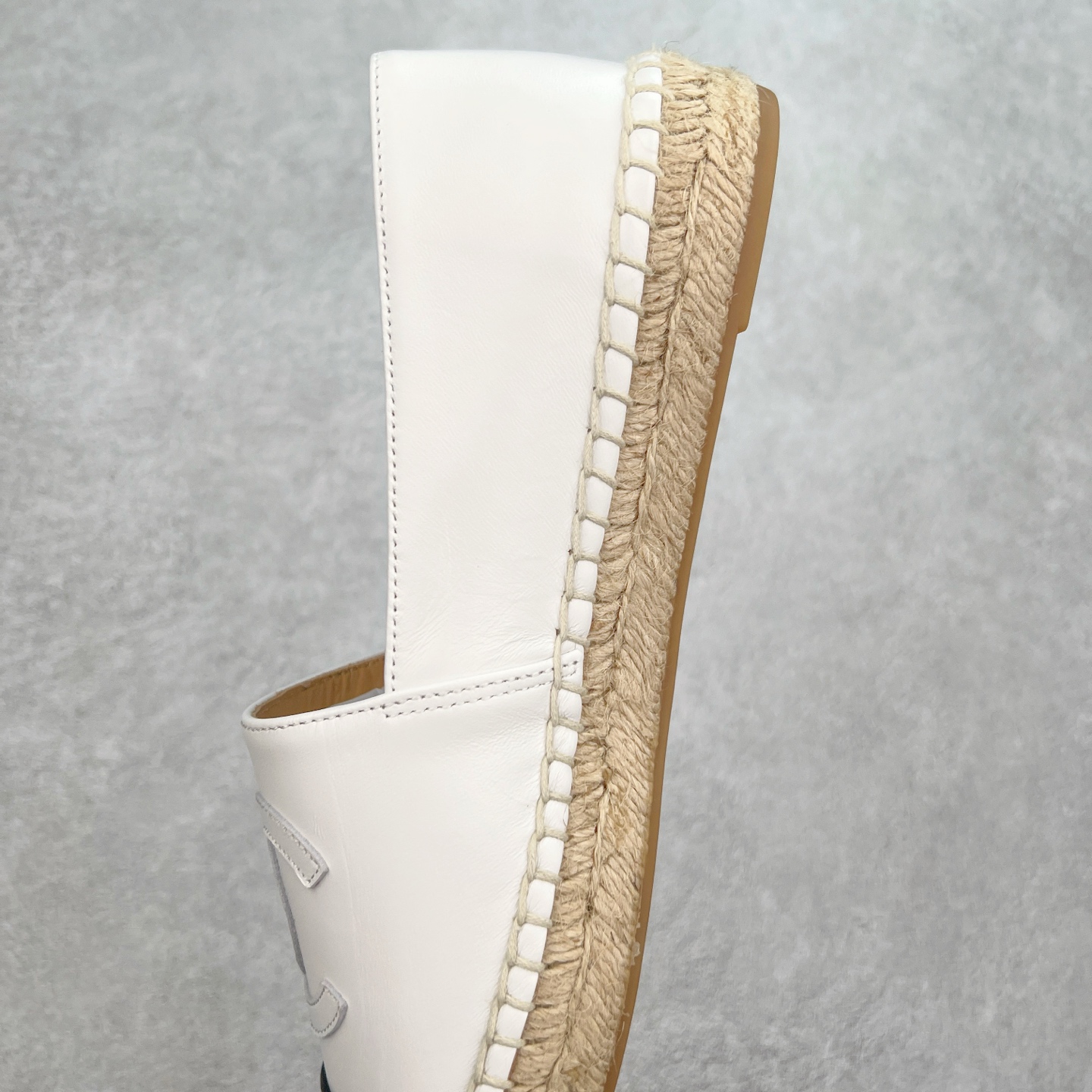 图片[7]-＃纯原 CHANEL 香奈儿经典款 小香渔夫鞋 万年长青款 各路网红单品 春夏百搭款 牛仔裤 短裤轻松驾驭 原版一比一开模 99%还原正品100针麻绳上线，双双纯手工品质保证 原单进口羊皮 内里垫脚均为柔软绵羊皮 天然麻绳配透明橡胶大底 专柜统一包装。 脚背高/或者宽 建议选大一码 尺码：35 36 37 38 39 40-选品中心