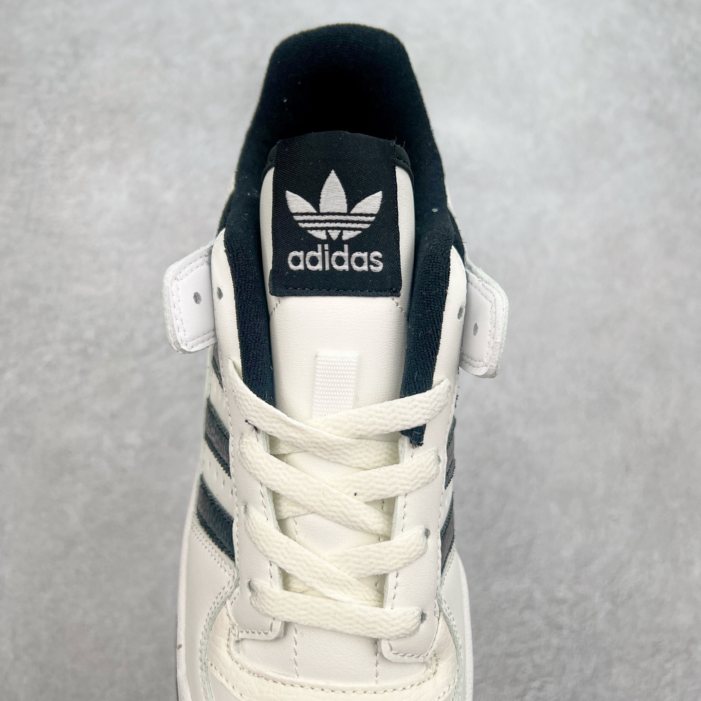 图片[5]-AD Forum 84 Low OG 低帮百搭潮流休闲运动板鞋 以复古篮球鞋的外形为基础 采用皮革拼接 简约百搭 更加贴合舒适 中底内侧网格造型起到点睛之笔 外底橡胶 更显复古 尺码：36 36.5 37.5 38 38.5 39 40 40.5 41 42 42.5 43 44 44.5 45-选品中心