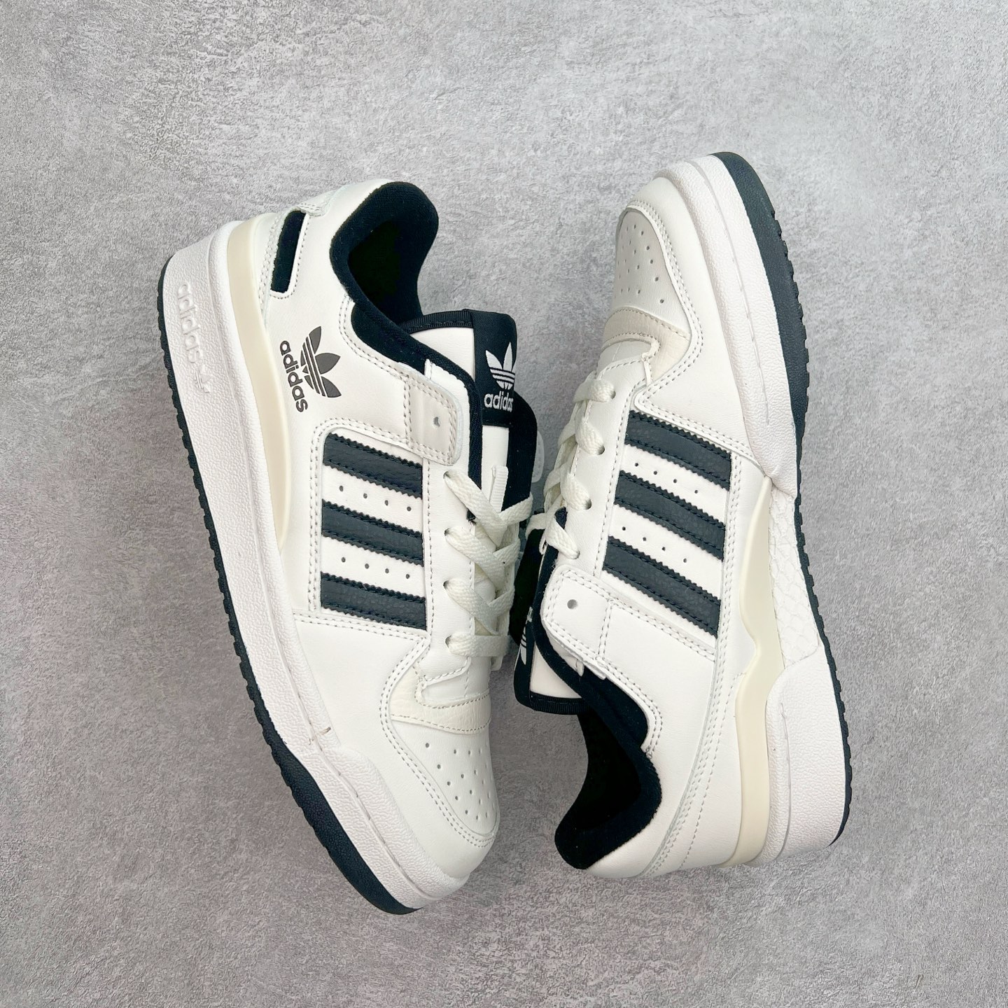 图片[3]-AD Forum 84 Low OG 低帮百搭潮流休闲运动板鞋 以复古篮球鞋的外形为基础 采用皮革拼接 简约百搭 更加贴合舒适 中底内侧网格造型起到点睛之笔 外底橡胶 更显复古 尺码：36 36.5 37.5 38 38.5 39 40 40.5 41 42 42.5 43 44 44.5 45-选品中心