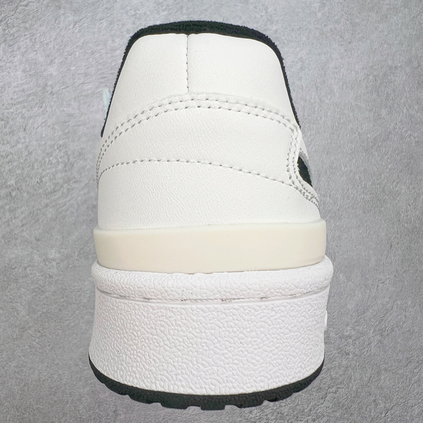 图片[8]-AD Forum 84 Low OG 低帮百搭潮流休闲运动板鞋 以复古篮球鞋的外形为基础 采用皮革拼接 简约百搭 更加贴合舒适 中底内侧网格造型起到点睛之笔 外底橡胶 更显复古 尺码：36 36.5 37.5 38 38.5 39 40 40.5 41 42 42.5 43 44 44.5 45-选品中心