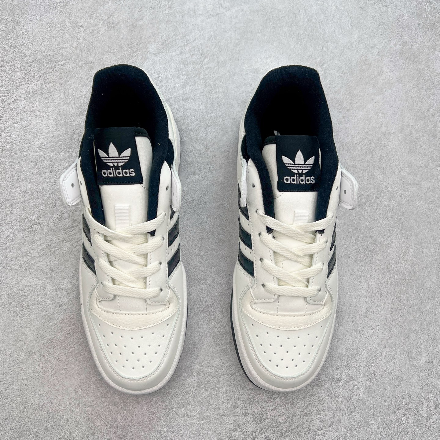 图片[2]-AD Forum 84 Low OG 低帮百搭潮流休闲运动板鞋 以复古篮球鞋的外形为基础 采用皮革拼接 简约百搭 更加贴合舒适 中底内侧网格造型起到点睛之笔 外底橡胶 更显复古 尺码：36 36.5 37.5 38 38.5 39 40 40.5 41 42 42.5 43 44 44.5 45-选品中心