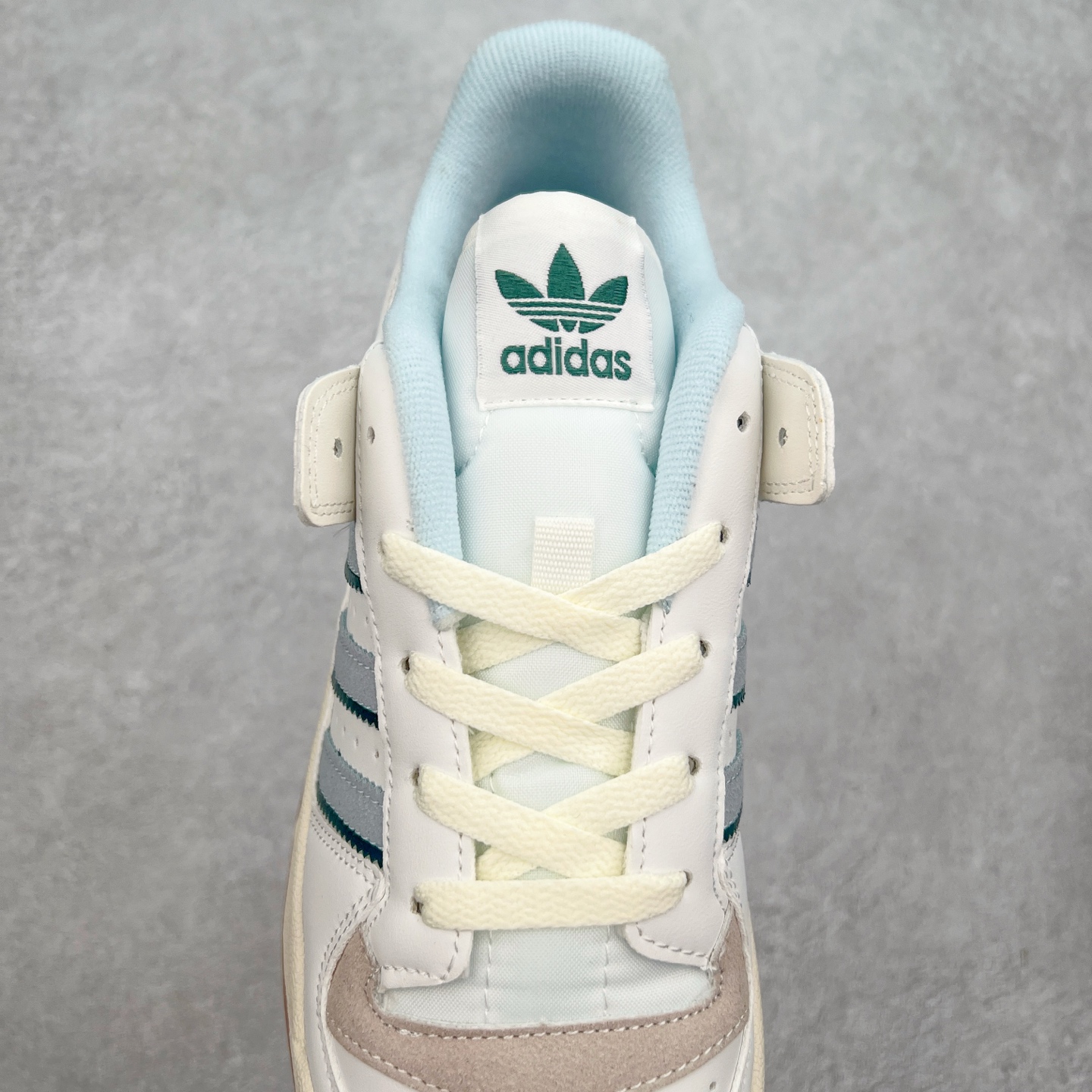 图片[5]-AD Forum 84 Low OG 低帮百搭潮流休闲运动板鞋 以复古篮球鞋的外形为基础 采用皮革拼接 简约百搭 更加贴合舒适 中底内侧网格造型起到点睛之笔 外底橡胶 更显复古 尺码：36 36.5 37.5 38 38.5 39 40 40.5 41 42 42.5 43 44 44.5 45-选品中心