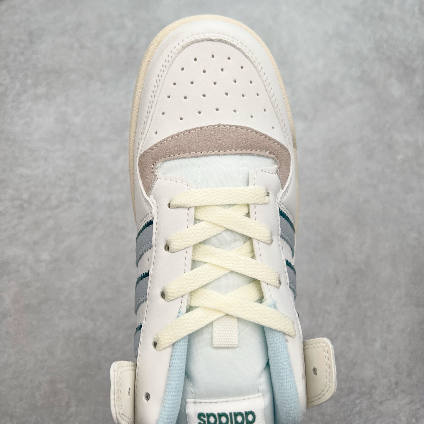 图片[4]-AD Forum 84 Low OG 低帮百搭潮流休闲运动板鞋 以复古篮球鞋的外形为基础 采用皮革拼接 简约百搭 更加贴合舒适 中底内侧网格造型起到点睛之笔 外底橡胶 更显复古 尺码：36 36.5 37.5 38 38.5 39 40 40.5 41 42 42.5 43 44 44.5 45-选品中心