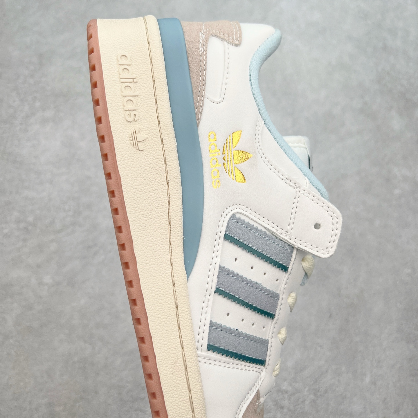 图片[6]-AD Forum 84 Low OG 低帮百搭潮流休闲运动板鞋 以复古篮球鞋的外形为基础 采用皮革拼接 简约百搭 更加贴合舒适 中底内侧网格造型起到点睛之笔 外底橡胶 更显复古 尺码：36 36.5 37.5 38 38.5 39 40 40.5 41 42 42.5 43 44 44.5 45-选品中心