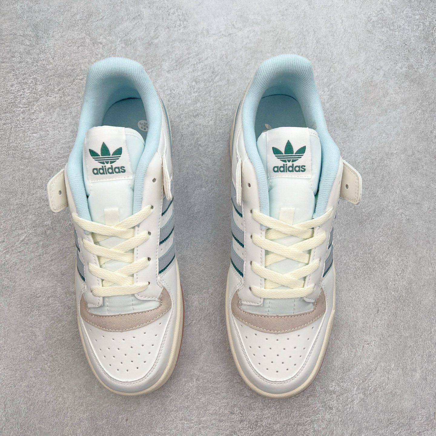 图片[2]-AD Forum 84 Low OG 低帮百搭潮流休闲运动板鞋 以复古篮球鞋的外形为基础 采用皮革拼接 简约百搭 更加贴合舒适 中底内侧网格造型起到点睛之笔 外底橡胶 更显复古 尺码：36 36.5 37.5 38 38.5 39 40 40.5 41 42 42.5 43 44 44.5 45-选品中心