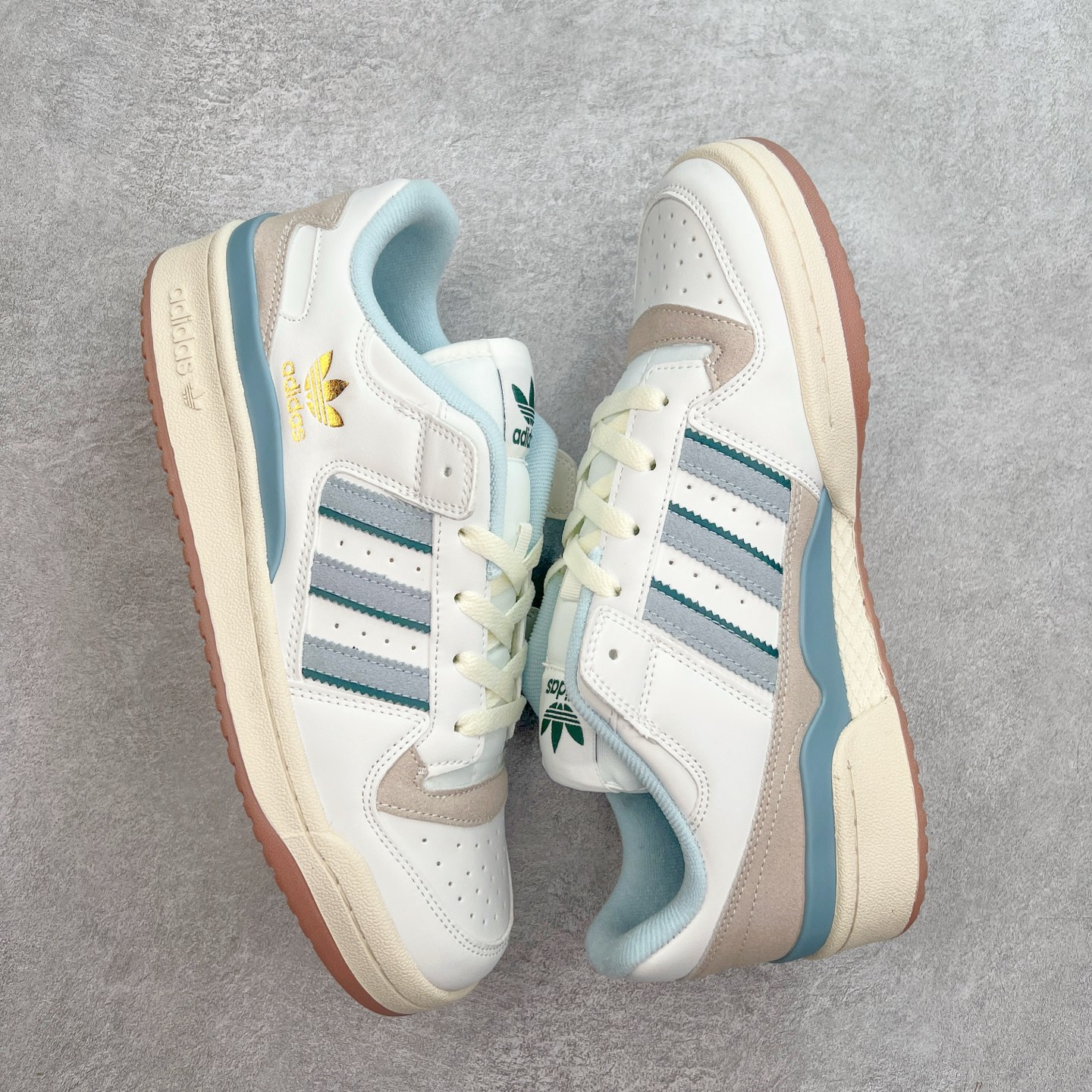 图片[3]-AD Forum 84 Low OG 低帮百搭潮流休闲运动板鞋 以复古篮球鞋的外形为基础 采用皮革拼接 简约百搭 更加贴合舒适 中底内侧网格造型起到点睛之笔 外底橡胶 更显复古 尺码：36 36.5 37.5 38 38.5 39 40 40.5 41 42 42.5 43 44 44.5 45-选品中心