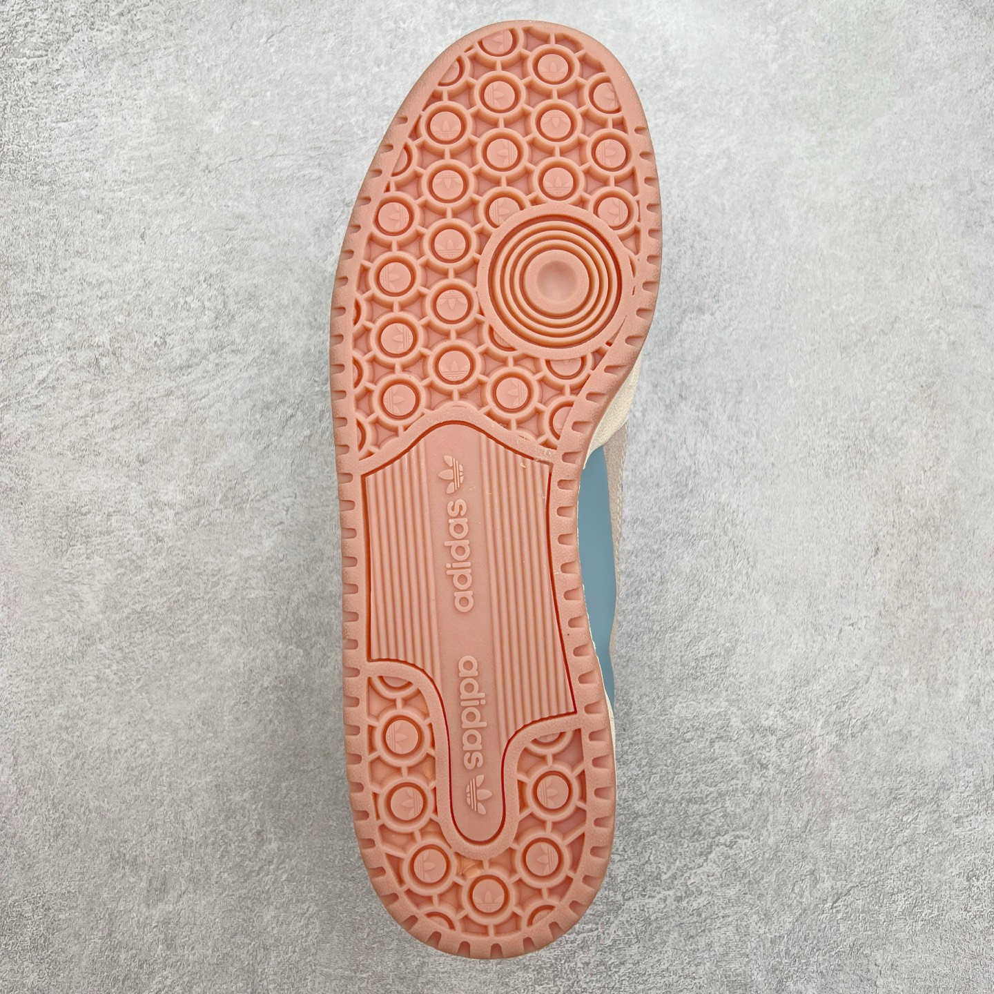 图片[9]-AD Forum 84 Low OG 低帮百搭潮流休闲运动板鞋 以复古篮球鞋的外形为基础 采用皮革拼接 简约百搭 更加贴合舒适 中底内侧网格造型起到点睛之笔 外底橡胶 更显复古 尺码：36 36.5 37.5 38 38.5 39 40 40.5 41 42 42.5 43 44 44.5 45-选品中心