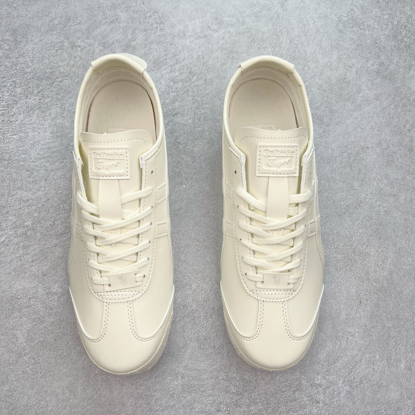 图片[2]-＃C版 Asics Onitsuka Tiger MEXICO 66 亚瑟士鬼冢虎复古经典板鞋 CNY 龙年限定 白红 市场王者选手 海外订单工厂出品 长期生产补货永不断码 超成熟稳定的做工品控 原装全套纸板楦头开发 原汁原味 完美呈现版型 私模正确鞋底咬花纹路 一比一鞋头弧度高度鞋身弧度 绝不口嗨 细节品控鞋型随意秒杀市面 原档咬花纹路私模大底 一个单元有六个三角形 总体形拼接呈现花瓣状 官方四联吊牌 原装Ortholite轻量化鞋垫 原盒原配 质保卡 说明书 钢印防尘纸 纸板中底带钢印 乳胶组合鞋垫 支持全方位的对比专柜 产品从款式颜色造型上体现出追求舒适和细节的完美 鞋类更是推崇手工制作的严谨与完美 融舒适性与可穿性的设计风格 注重细节的完美和别致魅力 既保持稳重 又不失轻松的时尚感 尺码：36 37 37.5 38 39 39.5 40 40.5 41.5 42 42.5 43.5 44 45-选品中心