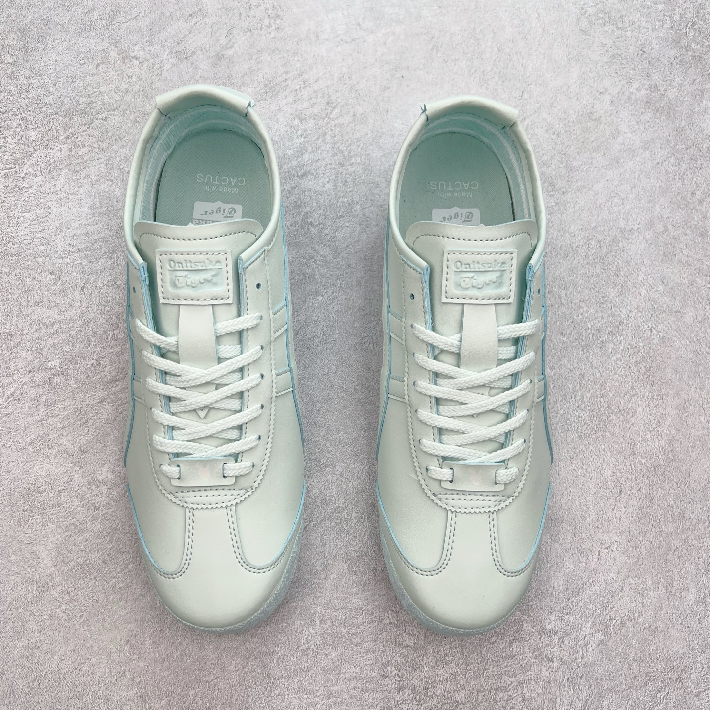 图片[2]-＃C版 Asics Onitsuka Tiger MEXICO 66 亚瑟士鬼冢虎复古经典板鞋 CNY 龙年限定 白红 市场王者选手 海外订单工厂出品 长期生产补货永不断码 超成熟稳定的做工品控 原装全套纸板楦头开发 原汁原味 完美呈现版型 私模正确鞋底咬花纹路 一比一鞋头弧度高度鞋身弧度 绝不口嗨 细节品控鞋型随意秒杀市面 原档咬花纹路私模大底 一个单元有六个三角形 总体形拼接呈现花瓣状 官方四联吊牌 原装Ortholite轻量化鞋垫 原盒原配 质保卡 说明书 钢印防尘纸 纸板中底带钢印 乳胶组合鞋垫 支持全方位的对比专柜 产品从款式颜色造型上体现出追求舒适和细节的完美 鞋类更是推崇手工制作的严谨与完美 融舒适性与可穿性的设计风格 注重细节的完美和别致魅力 既保持稳重 又不失轻松的时尚感 尺码：36 37 37.5 38 39 39.5 40 40.5 41.5 42 42.5 43.5 44 45-选品中心