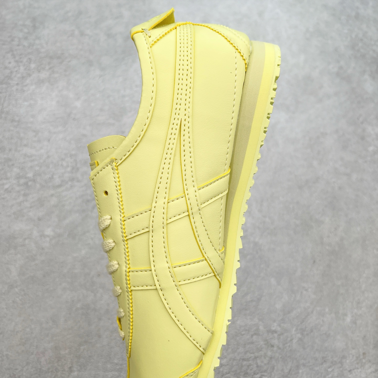 图片[7]-＃C版 Asics Onitsuka Tiger MEXICO 66 亚瑟士鬼冢虎复古经典板鞋 CNY 龙年限定 白红 市场王者选手 海外订单工厂出品 长期生产补货永不断码 超成熟稳定的做工品控 原装全套纸板楦头开发 原汁原味 完美呈现版型 私模正确鞋底咬花纹路 一比一鞋头弧度高度鞋身弧度 绝不口嗨 细节品控鞋型随意秒杀市面 原档咬花纹路私模大底 一个单元有六个三角形 总体形拼接呈现花瓣状 官方四联吊牌 原装Ortholite轻量化鞋垫 原盒原配 质保卡 说明书 钢印防尘纸 纸板中底带钢印 乳胶组合鞋垫 支持全方位的对比专柜 产品从款式颜色造型上体现出追求舒适和细节的完美 鞋类更是推崇手工制作的严谨与完美 融舒适性与可穿性的设计风格 注重细节的完美和别致魅力 既保持稳重 又不失轻松的时尚感 尺码：36 37 37.5 38 39 39.5 40 40.5 41.5 42 42.5 43.5 44 45-选品中心