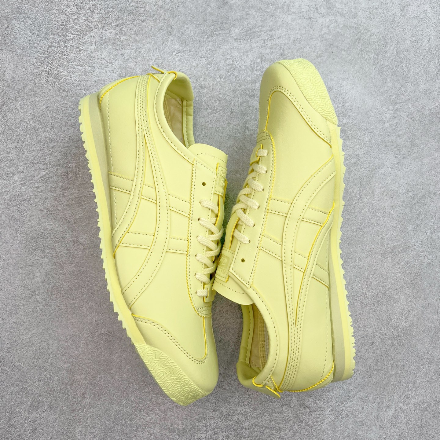 图片[3]-＃C版 Asics Onitsuka Tiger MEXICO 66 亚瑟士鬼冢虎复古经典板鞋 CNY 龙年限定 白红 市场王者选手 海外订单工厂出品 长期生产补货永不断码 超成熟稳定的做工品控 原装全套纸板楦头开发 原汁原味 完美呈现版型 私模正确鞋底咬花纹路 一比一鞋头弧度高度鞋身弧度 绝不口嗨 细节品控鞋型随意秒杀市面 原档咬花纹路私模大底 一个单元有六个三角形 总体形拼接呈现花瓣状 官方四联吊牌 原装Ortholite轻量化鞋垫 原盒原配 质保卡 说明书 钢印防尘纸 纸板中底带钢印 乳胶组合鞋垫 支持全方位的对比专柜 产品从款式颜色造型上体现出追求舒适和细节的完美 鞋类更是推崇手工制作的严谨与完美 融舒适性与可穿性的设计风格 注重细节的完美和别致魅力 既保持稳重 又不失轻松的时尚感 尺码：36 37 37.5 38 39 39.5 40 40.5 41.5 42 42.5 43.5 44 45-选品中心