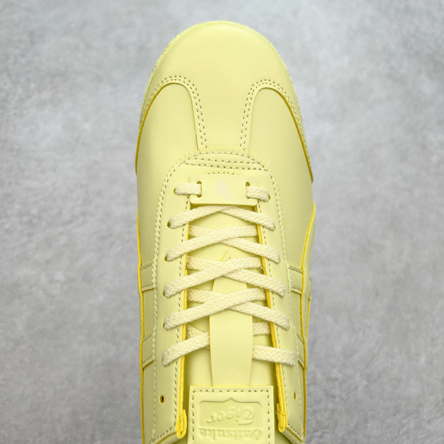 图片[4]-＃C版 Asics Onitsuka Tiger MEXICO 66 亚瑟士鬼冢虎复古经典板鞋 CNY 龙年限定 白红 市场王者选手 海外订单工厂出品 长期生产补货永不断码 超成熟稳定的做工品控 原装全套纸板楦头开发 原汁原味 完美呈现版型 私模正确鞋底咬花纹路 一比一鞋头弧度高度鞋身弧度 绝不口嗨 细节品控鞋型随意秒杀市面 原档咬花纹路私模大底 一个单元有六个三角形 总体形拼接呈现花瓣状 官方四联吊牌 原装Ortholite轻量化鞋垫 原盒原配 质保卡 说明书 钢印防尘纸 纸板中底带钢印 乳胶组合鞋垫 支持全方位的对比专柜 产品从款式颜色造型上体现出追求舒适和细节的完美 鞋类更是推崇手工制作的严谨与完美 融舒适性与可穿性的设计风格 注重细节的完美和别致魅力 既保持稳重 又不失轻松的时尚感 尺码：36 37 37.5 38 39 39.5 40 40.5 41.5 42 42.5 43.5 44 45-选品中心