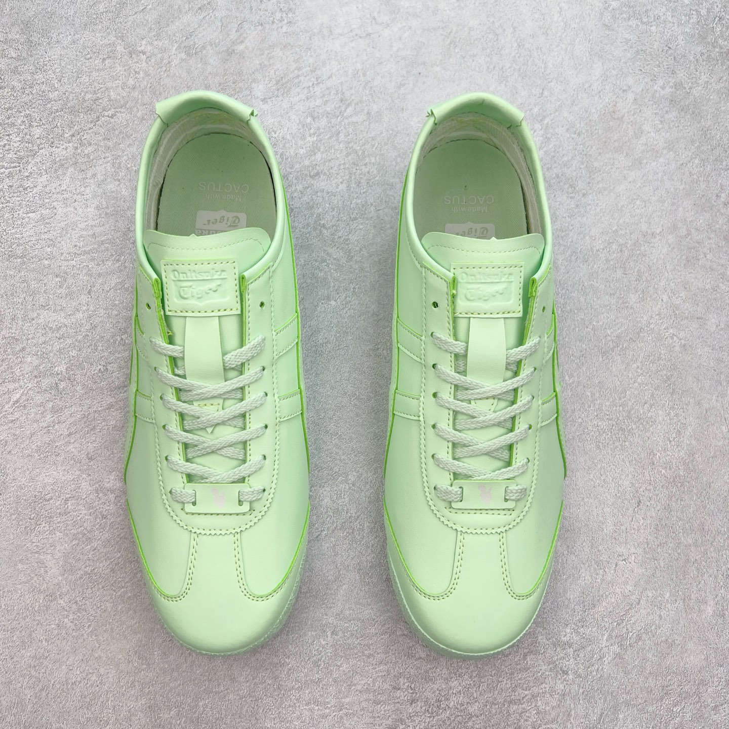 图片[2]-＃C版 Asics Onitsuka Tiger MEXICO 66 亚瑟士鬼冢虎复古经典板鞋 CNY 龙年限定 白红 市场王者选手 海外订单工厂出品 长期生产补货永不断码 超成熟稳定的做工品控 原装全套纸板楦头开发 原汁原味 完美呈现版型 私模正确鞋底咬花纹路 一比一鞋头弧度高度鞋身弧度 绝不口嗨 细节品控鞋型随意秒杀市面 原档咬花纹路私模大底 一个单元有六个三角形 总体形拼接呈现花瓣状 官方四联吊牌 原装Ortholite轻量化鞋垫 原盒原配 质保卡 说明书 钢印防尘纸 纸板中底带钢印 乳胶组合鞋垫 支持全方位的对比专柜 产品从款式颜色造型上体现出追求舒适和细节的完美 鞋类更是推崇手工制作的严谨与完美 融舒适性与可穿性的设计风格 注重细节的完美和别致魅力 既保持稳重 又不失轻松的时尚感 尺码：36 37 37.5 38 39 39.5 40 40.5 41.5 42 42.5 43.5 44 45-选品中心