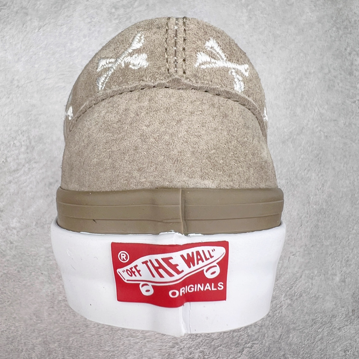 图片[8]-WTAPS X Vans Era OG LX 余文乐西山彻骨头联名款🦴 选用具有军事感的麂皮材质覆盖鞋面更显质感 点缀Wtaps的交叉骨头刺绣 凸显联名身份 货号：VN0A3CXNBMD 尺码：36 36.5 37 38 38.5 39 40 40.5 41 42 42.5 43 44-选品中心