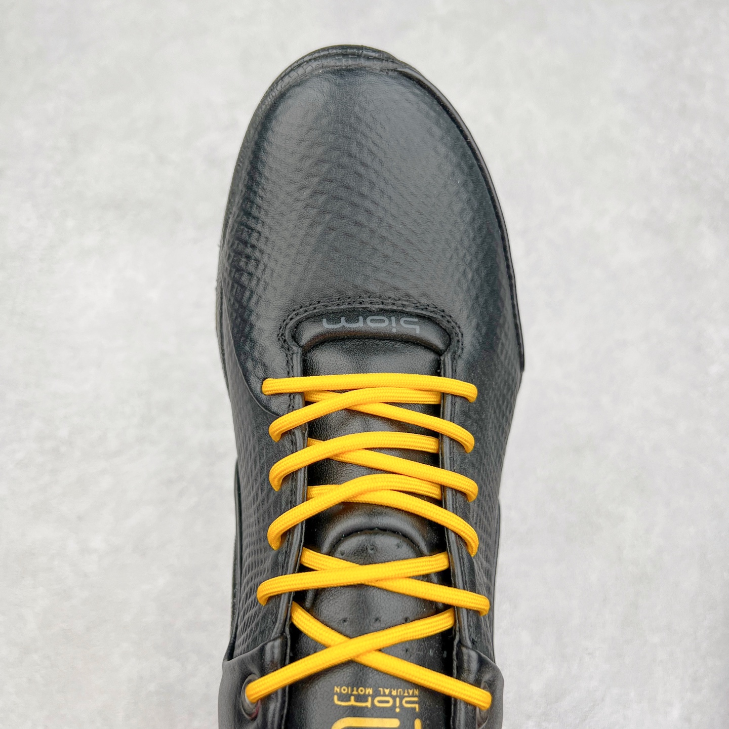 图片[4]-ECCO爱步男士15周年 运动休闲鞋 轻便缓震跑步鞋 健步BIOMC 市面最高版本 甄选优质皮面搭配纺织衬里，脚感柔软舒适，透气不闷脚 鞋舌及鞋垫上的周年LOGO设计 纪念属于BIOM的15载生机之旅 自然律动科技，符合人体工学鞋楦，贴近足部天然形态 直接注塑工艺连接鞋面与鞋底，一体成型，合脚稳固 橡胶外底适应多种形态，抓地耐磨，稳定支撑 都市探索 步履悠然 尺码：39 40 41 42 43 44 （正常码）-选品中心