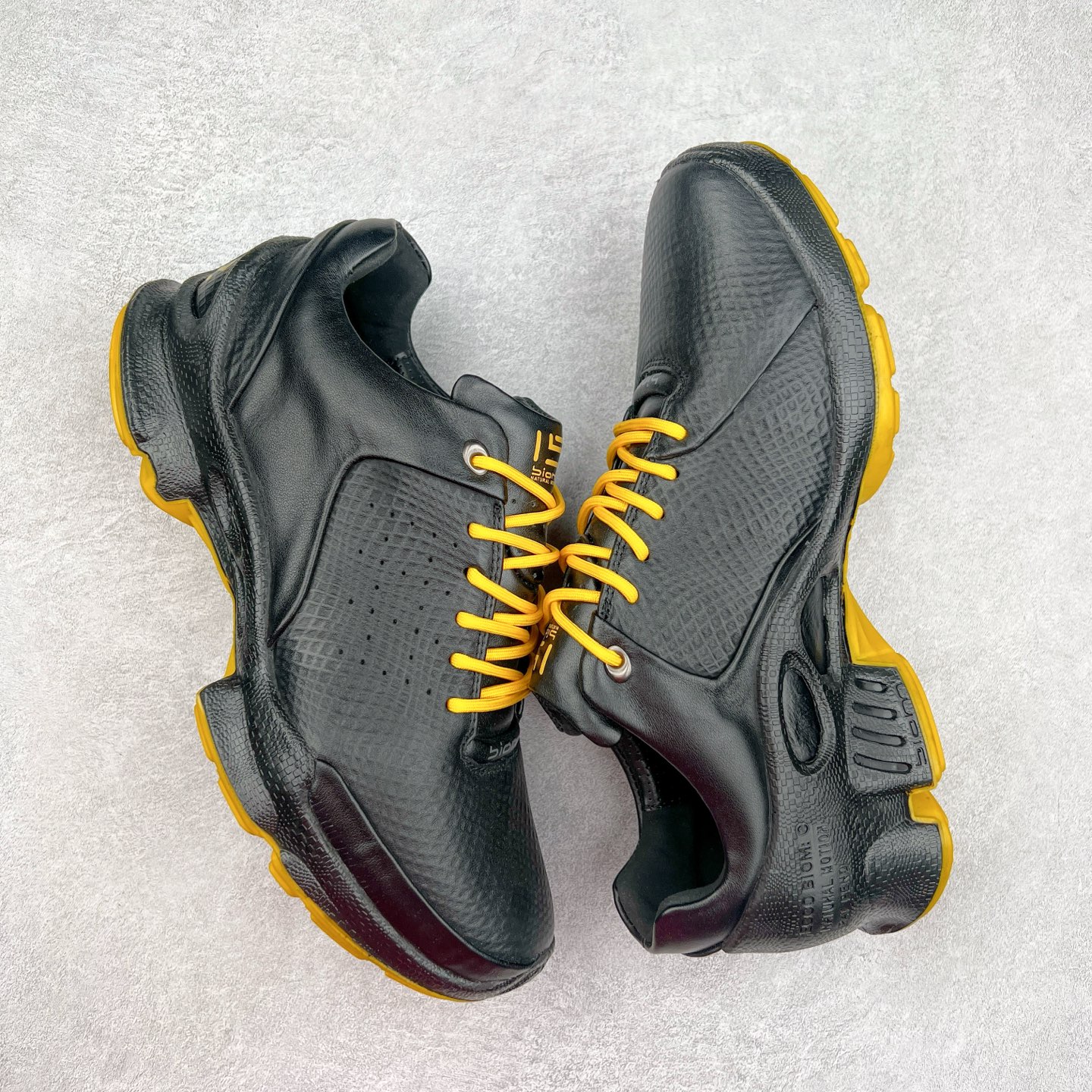 图片[3]-ECCO爱步男士15周年 运动休闲鞋 轻便缓震跑步鞋 健步BIOMC 市面最高版本 甄选优质皮面搭配纺织衬里，脚感柔软舒适，透气不闷脚 鞋舌及鞋垫上的周年LOGO设计 纪念属于BIOM的15载生机之旅 自然律动科技，符合人体工学鞋楦，贴近足部天然形态 直接注塑工艺连接鞋面与鞋底，一体成型，合脚稳固 橡胶外底适应多种形态，抓地耐磨，稳定支撑 都市探索 步履悠然 尺码：39 40 41 42 43 44 （正常码）-选品中心