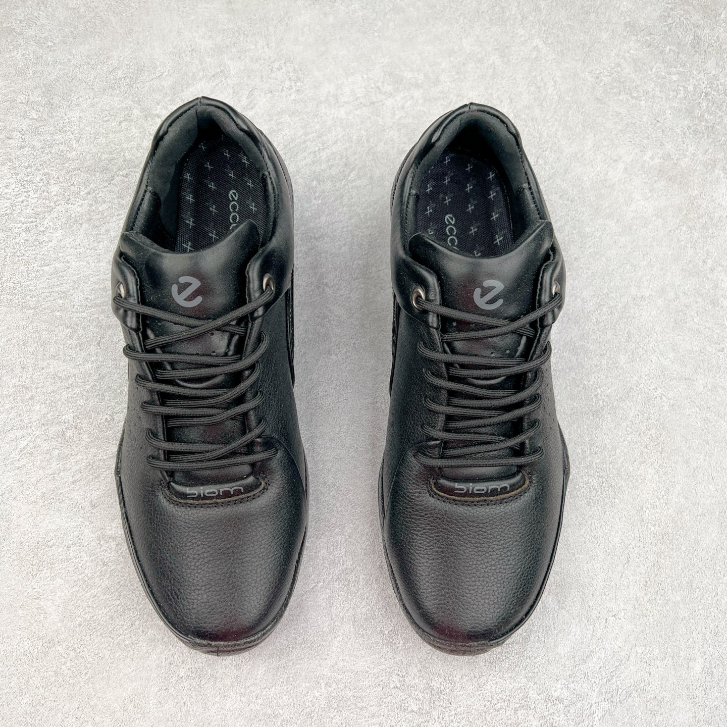 图片[2]-ECCO爱步男士15周年 运动休闲鞋 轻便缓震跑步鞋 健步BIOMC 市面最高版本 甄选优质皮面搭配纺织衬里，脚感柔软舒适，透气不闷脚 鞋舌及鞋垫上的周年LOGO设计 纪念属于BIOM的15载生机之旅 自然律动科技，符合人体工学鞋楦，贴近足部天然形态 直接注塑工艺连接鞋面与鞋底，一体成型，合脚稳固 橡胶外底适应多种形态，抓地耐磨，稳定支撑 都市探索 步履悠然 尺码：39 40 41 42 43 44 （正常码）-选品中心