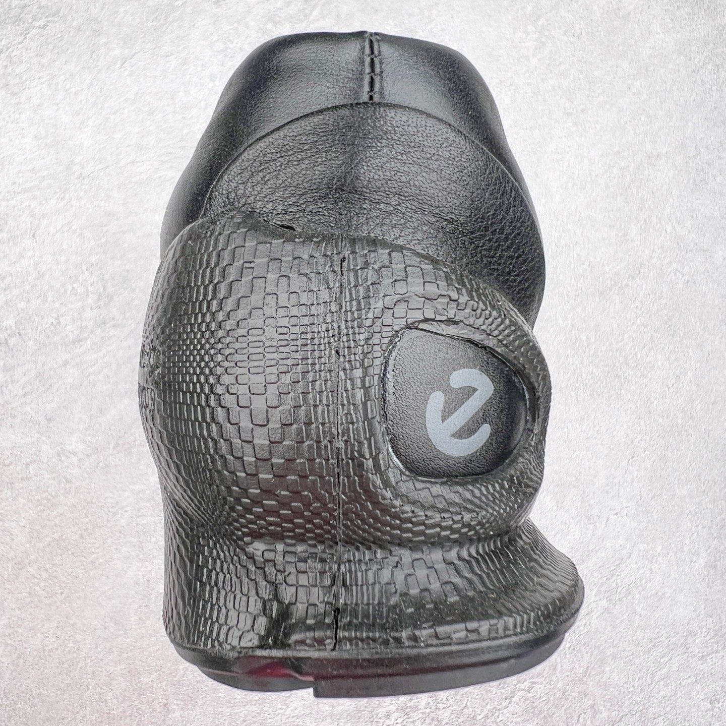 图片[8]-ECCO爱步男士15周年 运动休闲鞋 轻便缓震跑步鞋 健步BIOMC 市面最高版本 甄选优质皮面搭配纺织衬里，脚感柔软舒适，透气不闷脚 鞋舌及鞋垫上的周年LOGO设计 纪念属于BIOM的15载生机之旅 自然律动科技，符合人体工学鞋楦，贴近足部天然形态 直接注塑工艺连接鞋面与鞋底，一体成型，合脚稳固 橡胶外底适应多种形态，抓地耐磨，稳定支撑 都市探索 步履悠然 尺码：39 40 41 42 43 44 （正常码）-选品中心