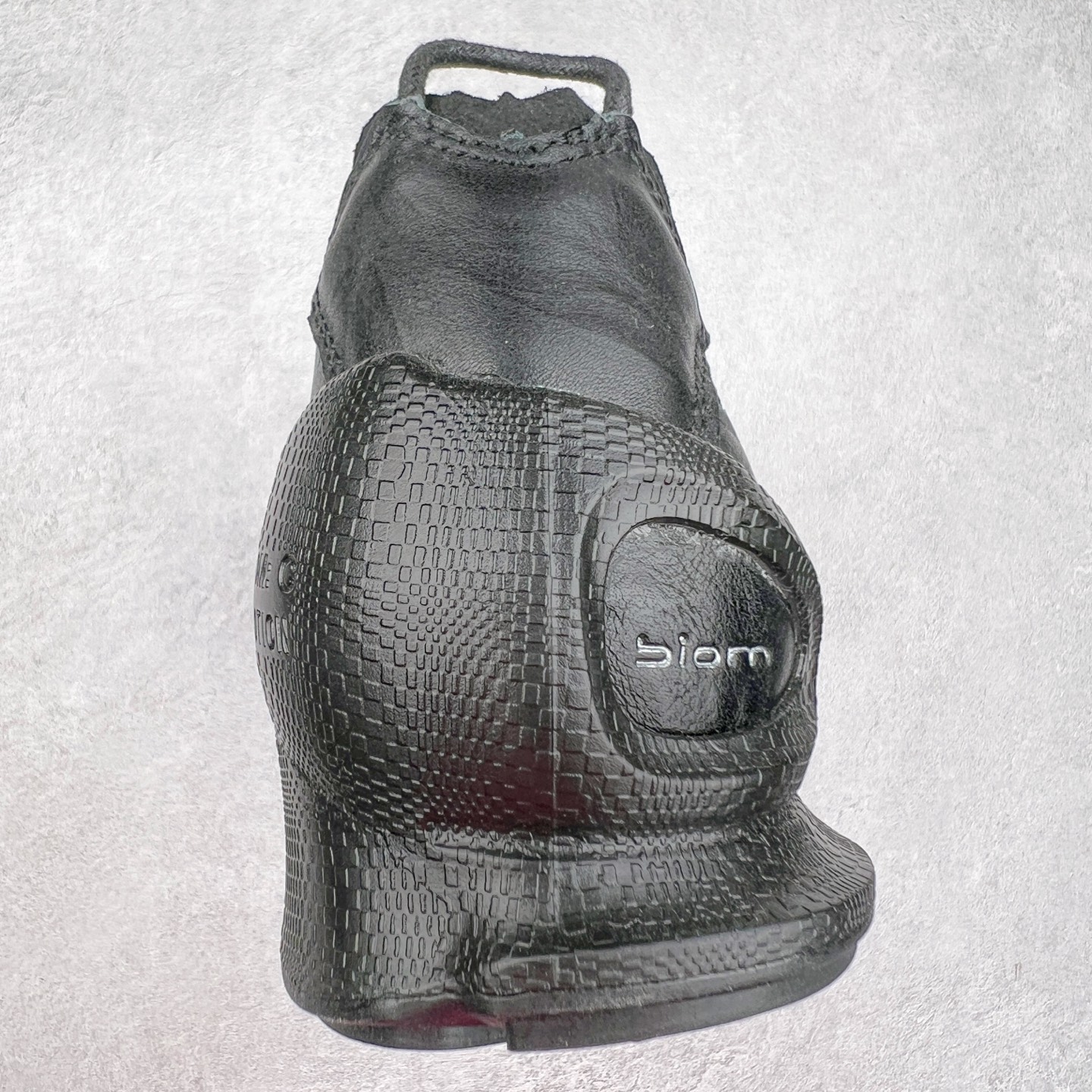 图片[8]-ECCO爱步男士15周年 运动休闲鞋 轻便缓震跑步鞋 健步BIOMC 市面最高版本 甄选优质皮面搭配纺织衬里，脚感柔软舒适，透气不闷脚 鞋舌及鞋垫上的周年LOGO设计 纪念属于BIOM的15载生机之旅 自然律动科技，符合人体工学鞋楦，贴近足部天然形态 直接注塑工艺连接鞋面与鞋底，一体成型，合脚稳固 橡胶外底适应多种形态，抓地耐磨，稳定支撑 都市探索 步履悠然 尺码：39 40 41 42 43 44 （正常码）-选品中心