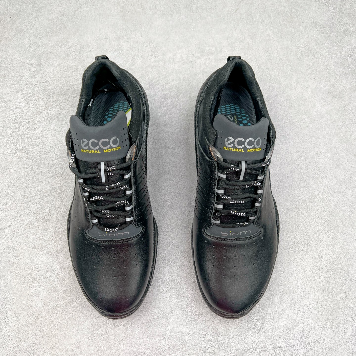 图片[2]-ECCO爱步男士15周年 运动休闲鞋 轻便缓震跑步鞋 健步BIOMC 市面最高版本 甄选优质皮面搭配纺织衬里，脚感柔软舒适，透气不闷脚 鞋舌及鞋垫上的周年LOGO设计 纪念属于BIOM的15载生机之旅 自然律动科技，符合人体工学鞋楦，贴近足部天然形态 直接注塑工艺连接鞋面与鞋底，一体成型，合脚稳固 橡胶外底适应多种形态，抓地耐磨，稳定支撑 都市探索 步履悠然 尺码：39 40 41 42 43 44 （正常码）-选品中心
