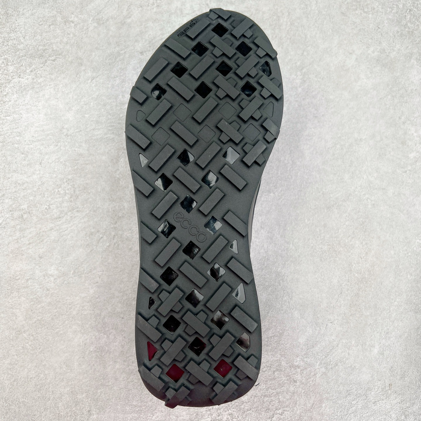 图片[9]-ECCO爱步男士15周年 运动休闲鞋 轻便缓震跑步鞋 健步BIOMC 市面最高版本 甄选优质皮面搭配纺织衬里，脚感柔软舒适，透气不闷脚 鞋舌及鞋垫上的周年LOGO设计 纪念属于BIOM的15载生机之旅 自然律动科技，符合人体工学鞋楦，贴近足部天然形态 直接注塑工艺连接鞋面与鞋底，一体成型，合脚稳固 橡胶外底适应多种形态，抓地耐磨，稳定支撑 都市探索 步履悠然 尺码：39 40 41 42 43 44 （正常码）-选品中心