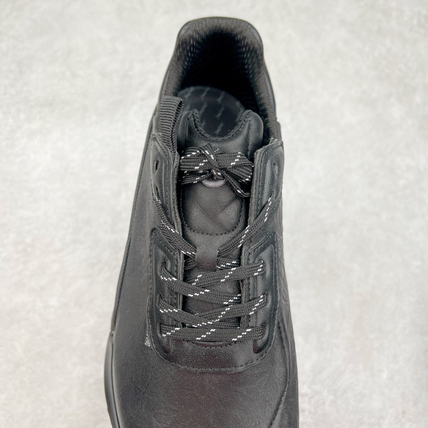 图片[5]-ECCO爱步男士15周年 运动休闲鞋 轻便缓震跑步鞋 健步BIOMC 市面最高版本 甄选优质皮面搭配纺织衬里，脚感柔软舒适，透气不闷脚 鞋舌及鞋垫上的周年LOGO设计 纪念属于BIOM的15载生机之旅 自然律动科技，符合人体工学鞋楦，贴近足部天然形态 直接注塑工艺连接鞋面与鞋底，一体成型，合脚稳固 橡胶外底适应多种形态，抓地耐磨，稳定支撑 都市探索 步履悠然 尺码：39 40 41 42 43 44 （正常码）-选品中心