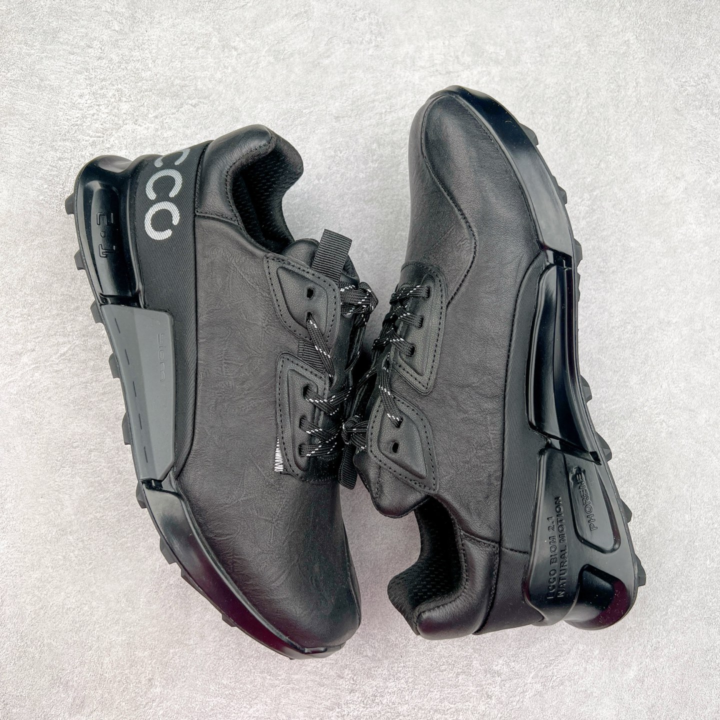 图片[3]-ECCO爱步男士15周年 运动休闲鞋 轻便缓震跑步鞋 健步BIOMC 市面最高版本 甄选优质皮面搭配纺织衬里，脚感柔软舒适，透气不闷脚 鞋舌及鞋垫上的周年LOGO设计 纪念属于BIOM的15载生机之旅 自然律动科技，符合人体工学鞋楦，贴近足部天然形态 直接注塑工艺连接鞋面与鞋底，一体成型，合脚稳固 橡胶外底适应多种形态，抓地耐磨，稳定支撑 都市探索 步履悠然 尺码：39 40 41 42 43 44 （正常码）-选品中心