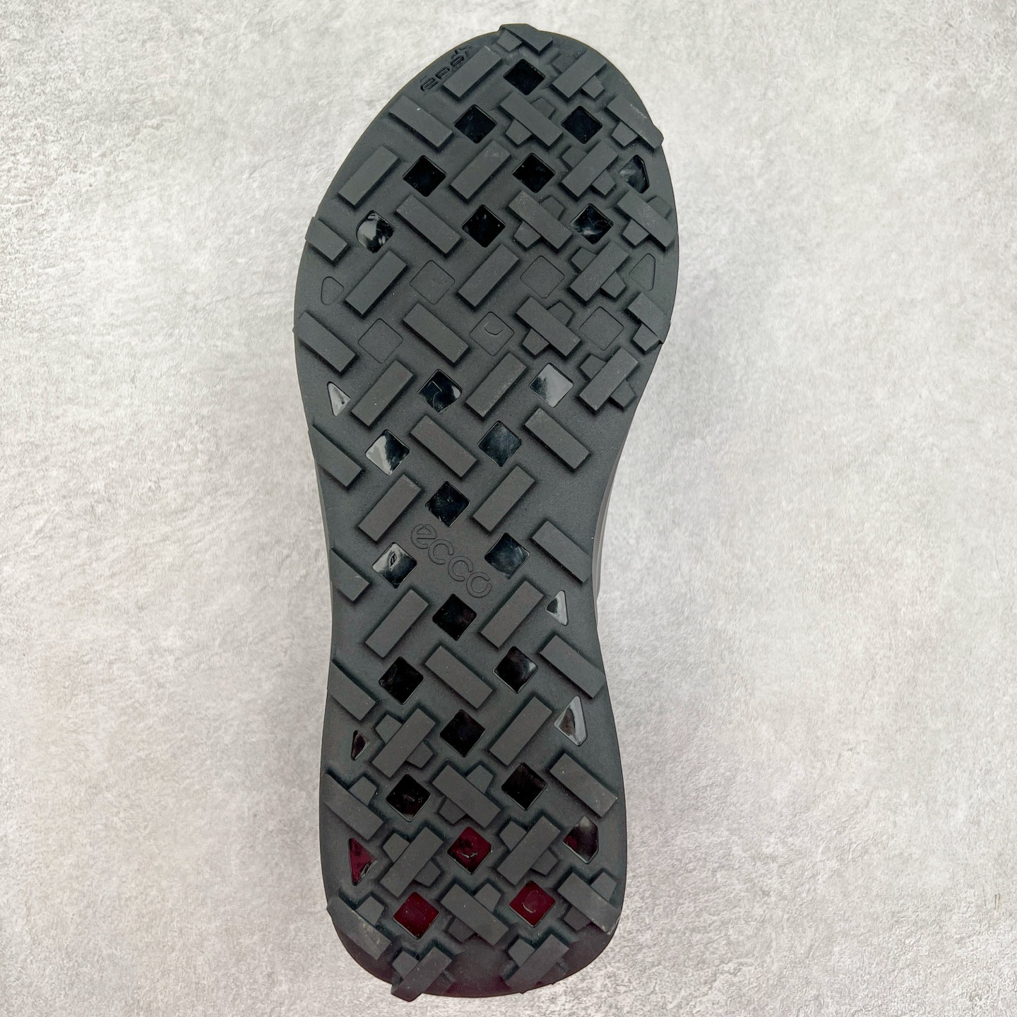 图片[9]-ECCO爱步男士15周年 运动休闲鞋 轻便缓震跑步鞋 健步BIOMC 市面最高版本 甄选优质皮面搭配纺织衬里，脚感柔软舒适，透气不闷脚 鞋舌及鞋垫上的周年LOGO设计 纪念属于BIOM的15载生机之旅 自然律动科技，符合人体工学鞋楦，贴近足部天然形态 直接注塑工艺连接鞋面与鞋底，一体成型，合脚稳固 橡胶外底适应多种形态，抓地耐磨，稳定支撑 都市探索 步履悠然 尺码：39 40 41 42 43 44 （正常码）-选品中心