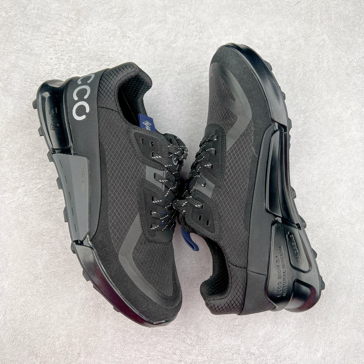 图片[3]-ECCO爱步男士15周年 运动休闲鞋 轻便缓震跑步鞋 健步BIOMC 市面最高版本 甄选优质皮面搭配纺织衬里，脚感柔软舒适，透气不闷脚 鞋舌及鞋垫上的周年LOGO设计 纪念属于BIOM的15载生机之旅 自然律动科技，符合人体工学鞋楦，贴近足部天然形态 直接注塑工艺连接鞋面与鞋底，一体成型，合脚稳固 橡胶外底适应多种形态，抓地耐磨，稳定支撑 都市探索 步履悠然 尺码：39 40 41 42 43 44 （正常码）-选品中心