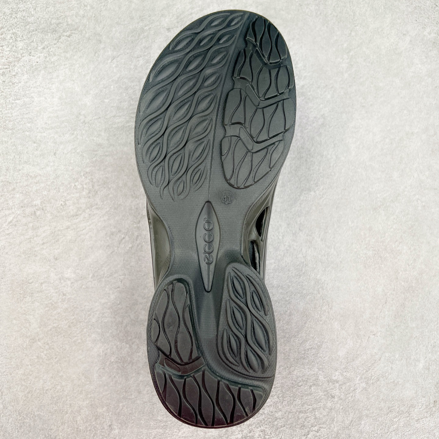 图片[9]-ECCO爱步男士15周年 运动休闲鞋 轻便缓震跑步鞋 健步BIOMC 市面最高版本 甄选优质皮面搭配纺织衬里，脚感柔软舒适，透气不闷脚 鞋舌及鞋垫上的周年LOGO设计 纪念属于BIOM的15载生机之旅 自然律动科技，符合人体工学鞋楦，贴近足部天然形态 直接注塑工艺连接鞋面与鞋底，一体成型，合脚稳固 橡胶外底适应多种形态，抓地耐磨，稳定支撑 都市探索 步履悠然 尺码：39 40 41 42 43 44 （正常码）-选品中心