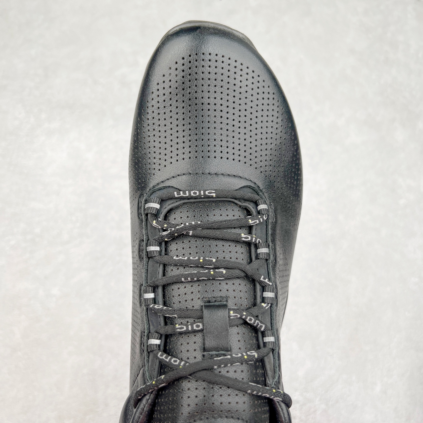 图片[4]-ECCO爱步男士15周年 运动休闲鞋 轻便缓震跑步鞋 健步BIOMC 市面最高版本 甄选优质皮面搭配纺织衬里，脚感柔软舒适，透气不闷脚 鞋舌及鞋垫上的周年LOGO设计 纪念属于BIOM的15载生机之旅 自然律动科技，符合人体工学鞋楦，贴近足部天然形态 直接注塑工艺连接鞋面与鞋底，一体成型，合脚稳固 橡胶外底适应多种形态，抓地耐磨，稳定支撑 都市探索 步履悠然 尺码：39 40 41 42 43 44 （正常码）-选品中心