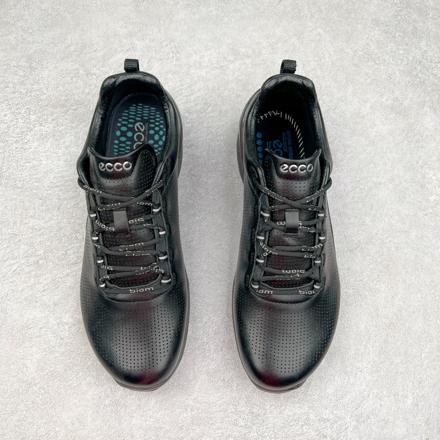 图片[2]-ECCO爱步男士15周年 运动休闲鞋 轻便缓震跑步鞋 健步BIOMC 市面最高版本 甄选优质皮面搭配纺织衬里，脚感柔软舒适，透气不闷脚 鞋舌及鞋垫上的周年LOGO设计 纪念属于BIOM的15载生机之旅 自然律动科技，符合人体工学鞋楦，贴近足部天然形态 直接注塑工艺连接鞋面与鞋底，一体成型，合脚稳固 橡胶外底适应多种形态，抓地耐磨，稳定支撑 都市探索 步履悠然 尺码：39 40 41 42 43 44 （正常码）-选品中心