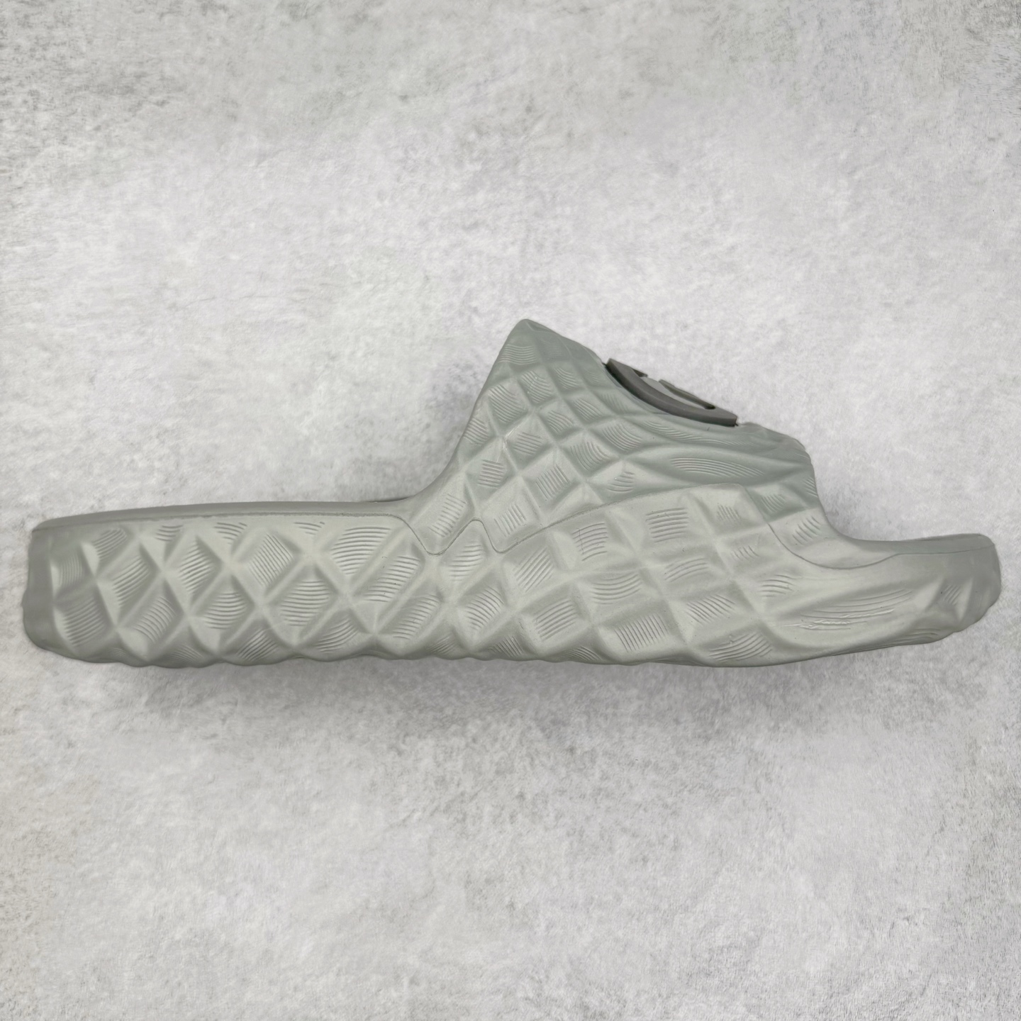 Gucci 古驰 5D压花一体拖鞋 历年经典爆款 正品原版开模 高端复刻 夏季时尚潮流爆款 毫无悬念的网红单品 时装周街拍出镜率超高 潮流必备款 百搭 简单易驾驭 高端全套包装 尺码:39 40 41 42 43 44 45-选品中心