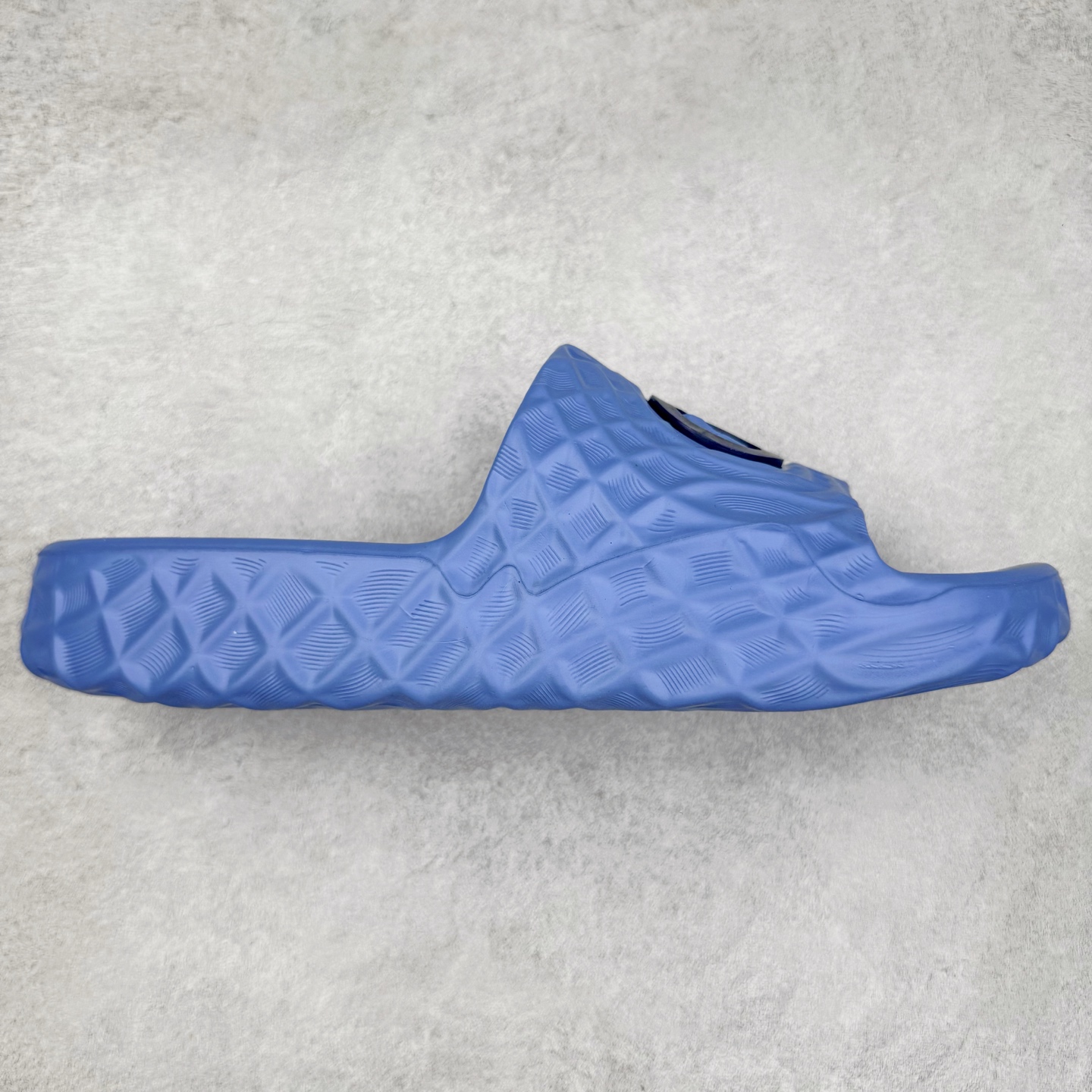 Gucci 古驰 5D压花一体拖鞋 历年经典爆款 正品原版开模 高端复刻 夏季时尚潮流爆款 毫无悬念的网红单品 时装周街拍出镜率超高 潮流必备款 百搭 简单易驾驭 高端全套包装 尺码：39 40 41 42 43 44 45-选品中心