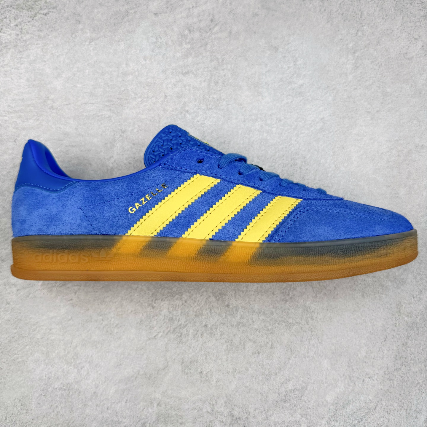AD Gazelle Indoor Trainers 羚羊内训系列低帮复古百搭休闲运动德训风板鞋 JQ2691 90年代经典的复刻版！自60年代以足球训练鞋面世以来,Gazelle就以其经典设计席卷全球。1991年版本的复刻,再造经典Gazelle。采用皮革打造,搭配浊色细节,让这款经典更加简约。尺码：36 36⅔ 37⅓ 38 38⅔ 39⅓ 40 40⅔ 41⅓ 42 42⅔ 43⅓ 44⅓ 44⅔ 45-选品中心