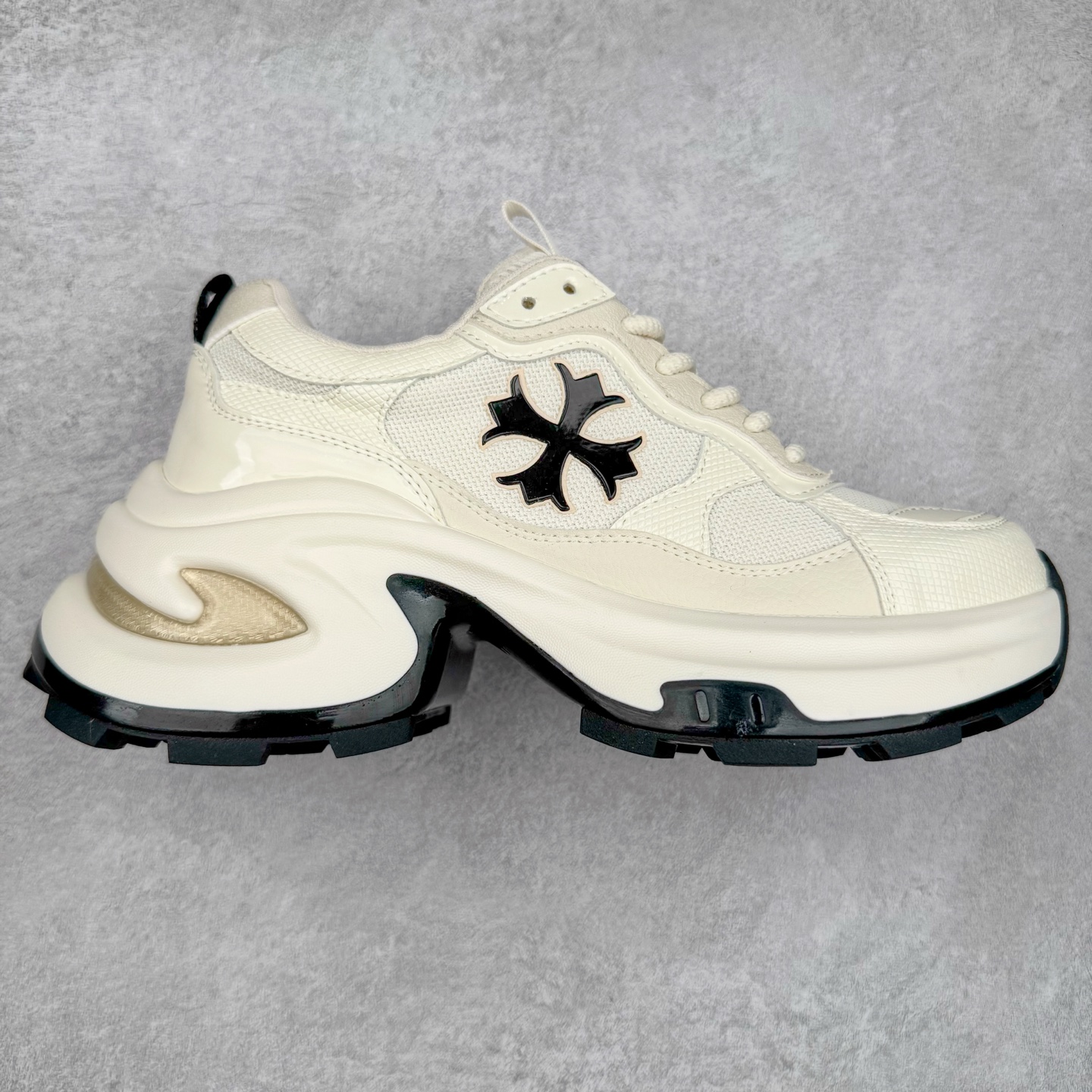 GG-CC Chunky Low 休闲运动老爹鞋 #广东大厂出品 完美细节 25ss早春新款 大长腿 时髦look轻松定格 不费力展现率性氛围 酷帅机能风不规则设计大底 GGcc杏银红色拼色造型设计 轻便舒适百搭 不管怎么搭都敲好看~尺码:35 36 37 38 39 40-选品中心