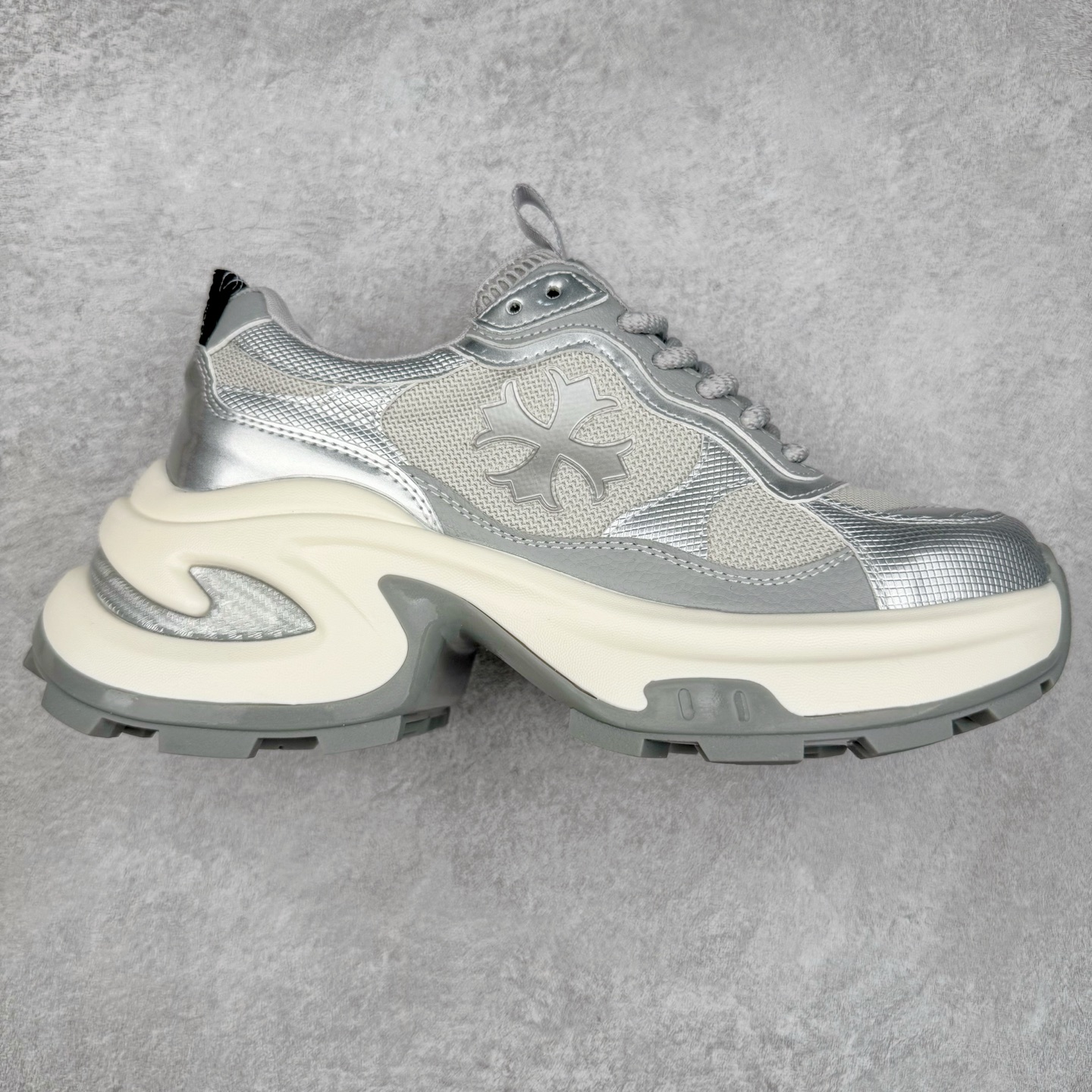 GG-CC Chunky Low 休闲运动老爹鞋 #广东大厂出品 完美细节 25ss早春新款 大长腿 时髦look轻松定格 不费力展现率性氛围 酷帅机能风不规则设计大底 GGcc杏银红色拼色造型设计 轻便舒适百搭 不管怎么搭都敲好看~尺码:35 36 37 38 39 40-选品中心