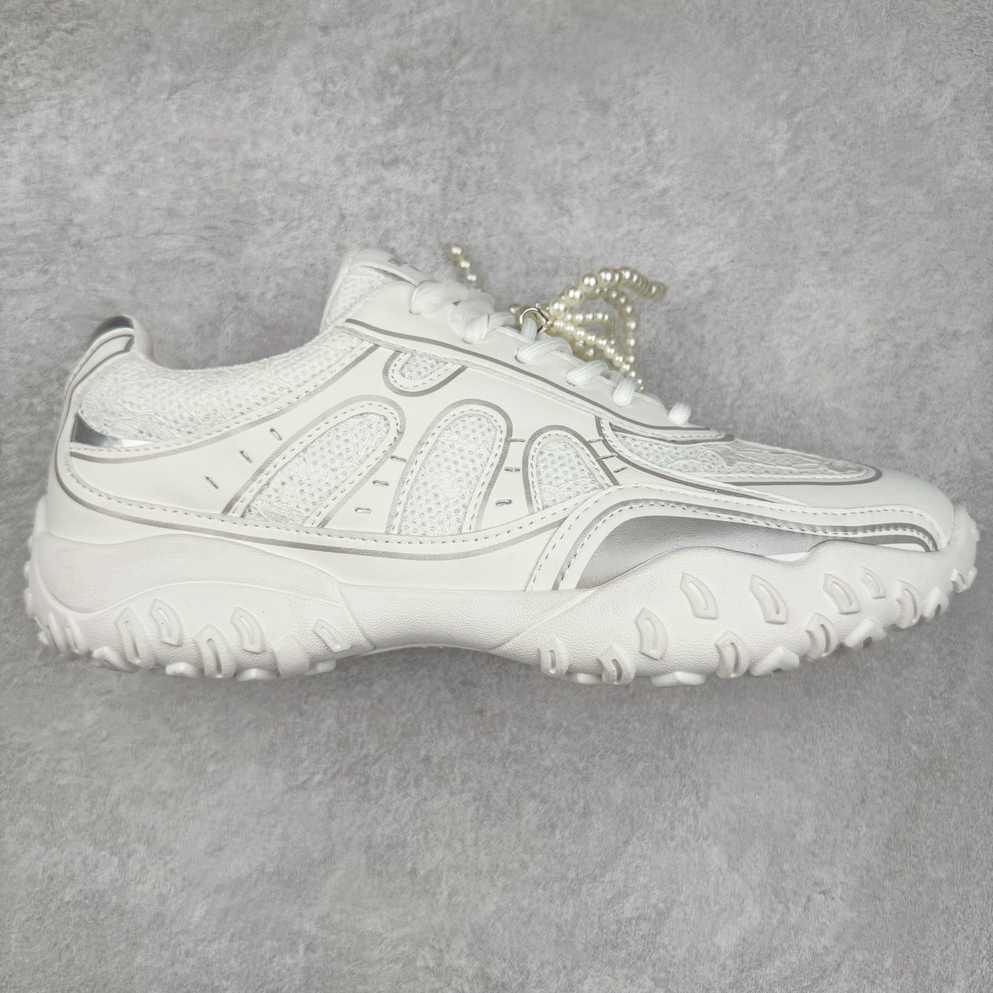 GG-CC Chunky Low休闲时尚运动厚底增高老爹鞋系列 广东大厂出品 完美细节 25ss春季新款厚底增高 大长腿 时髦look轻松定格 不费力展现率性氛围 高档银盒 酷帅机能风不规则设计大底 双鞋带拼色造型设计 轻便舒适百搭 GGcc厚底增高简直就是小个子的快乐! 不管怎么搭都好看~ 尺码:35 36 37 38 39 40-选品中心