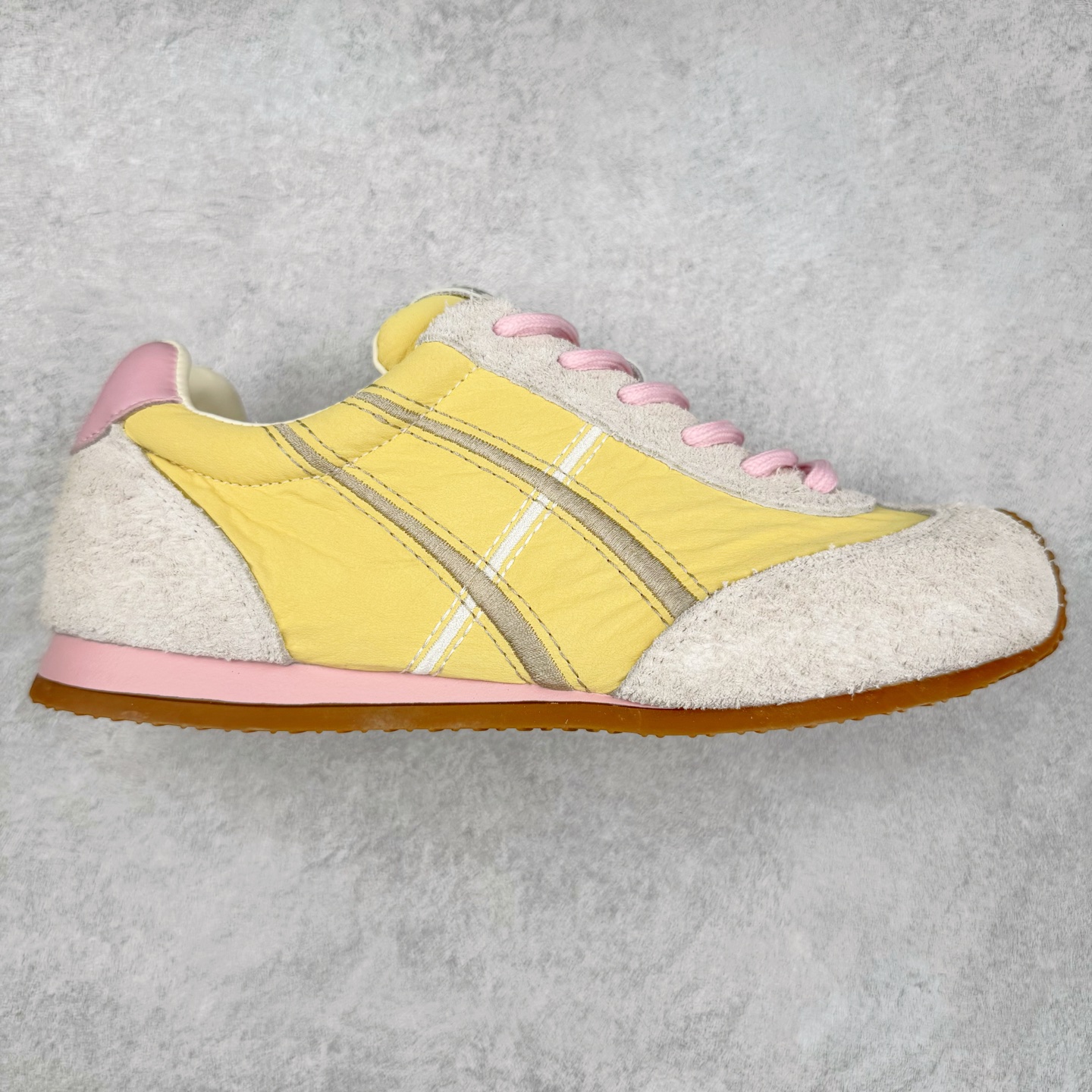 GG-CC德训鞋2.0系列阿甘复古风芭蕾舞鞋薄底百搭休闲运动鞋系列 #广东大厂品质 25ss春季新款 全手工拉帮工艺成型 反绒牛皮革拼接头层皮饰片鞋面材质 鞋身原装高密度防刮尼龙面料,极好柔软效果 双春日踏青舒适度和少女感 GGCC德训鞋界的白月光🌙 长时间走路和站立都不累脚 不管怎么搭配都好看 尺码：35 36 37 38 39 40-选品中心