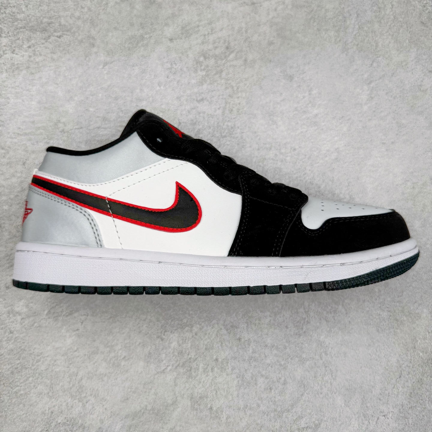 ＃福利特价 Air Jordan AJ1 Low 低帮系列 百分百全新货品 零氧化发霉 给足利润空间操作 超乎所想的高性价比 原装楦头纸板开发 完美鞋型 超高清洁度 鞋型不臃肿别扭 原厂内置全掌气垫 A模大底 鞋舌AJ原厂专用牛津布 AJ专用反口珍珠布 原厂无杂质高弹内里海棉 特殊封边弹力鞋带 原鞋开模 拒绝公底 购置公司同步原材料 都有细节原汁原味 忠于原版 尺码：36 36.5 37.5 38 38.5 39 40 40.5 41 42 42.5 43 44 44.5 45 46-选品中心