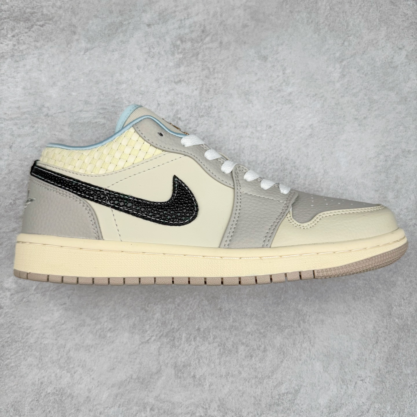 ＃福利特价 Air Jordan AJ1 Low 低帮系列 百分百全新货品 零氧化发霉 给足利润空间操作 超乎所想的高性价比 原装楦头纸板开发 完美鞋型 超高清洁度 鞋型不臃肿别扭 原厂内置全掌气垫 A模大底 鞋舌AJ原厂专用牛津布 AJ专用反口珍珠布 原厂无杂质高弹内里海棉 特殊封边弹力鞋带 原鞋开模 拒绝公底 购置公司同步原材料 都有细节原汁原味 忠于原版 尺码：36 36.5 37.5 38 38.5 39 40 40.5 41 42 42.5 43 44 44.5 45 46-选品中心