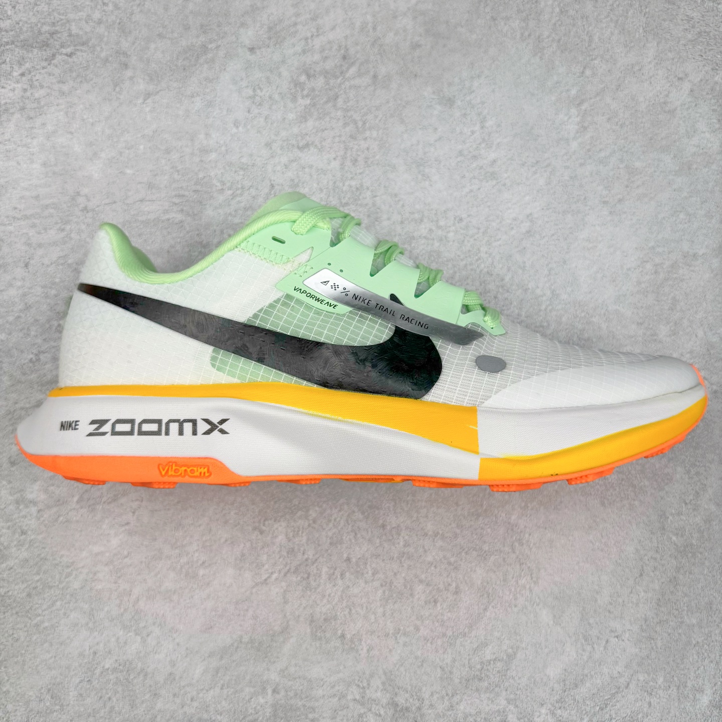 NK Zoom X ULTRAFLY TRAIL Next Nature 越野跑步鞋 登月兼顾迅疾外观和稳固脚感 后跟覆面和中足动态支撑巧妙融合 缔造稳定顺畅的迈步体验 尺码：36 36.5 37.5 38 38.5 39 40 40.5 41 42 42.5 43 44 44.5 45-选品中心