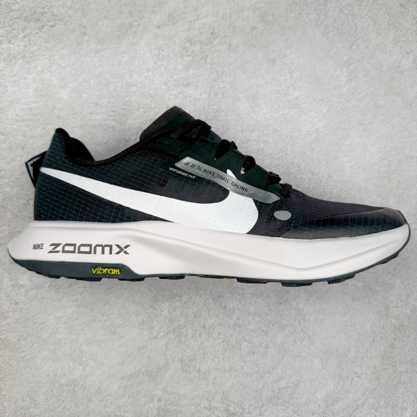 NK Zoom X ULTRAFLY TRAIL Next Nature 越野跑步鞋 登月兼顾迅疾外观和稳固脚感 后跟覆面和中足动态支撑巧妙融合 缔造稳定顺畅的迈步体验 尺码：36 36.5 37.5 38 38.5 39 40 40.5 41 42 42.5 43 44 44.5 45-选品中心