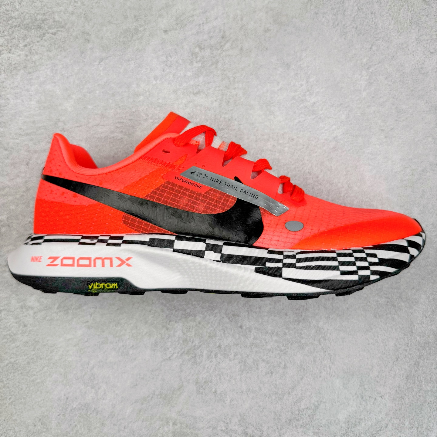 NK Zoom X ULTRAFLY TRAIL Next Nature 越野跑步鞋 登月兼顾迅疾外观和稳固脚感 后跟覆面和中足动态支撑巧妙融合 缔造稳定顺畅的迈步体验 尺码：36 36.5 37.5 38 38.5 39 40 40.5 41 42 42.5 43 44 44.5 45-选品中心