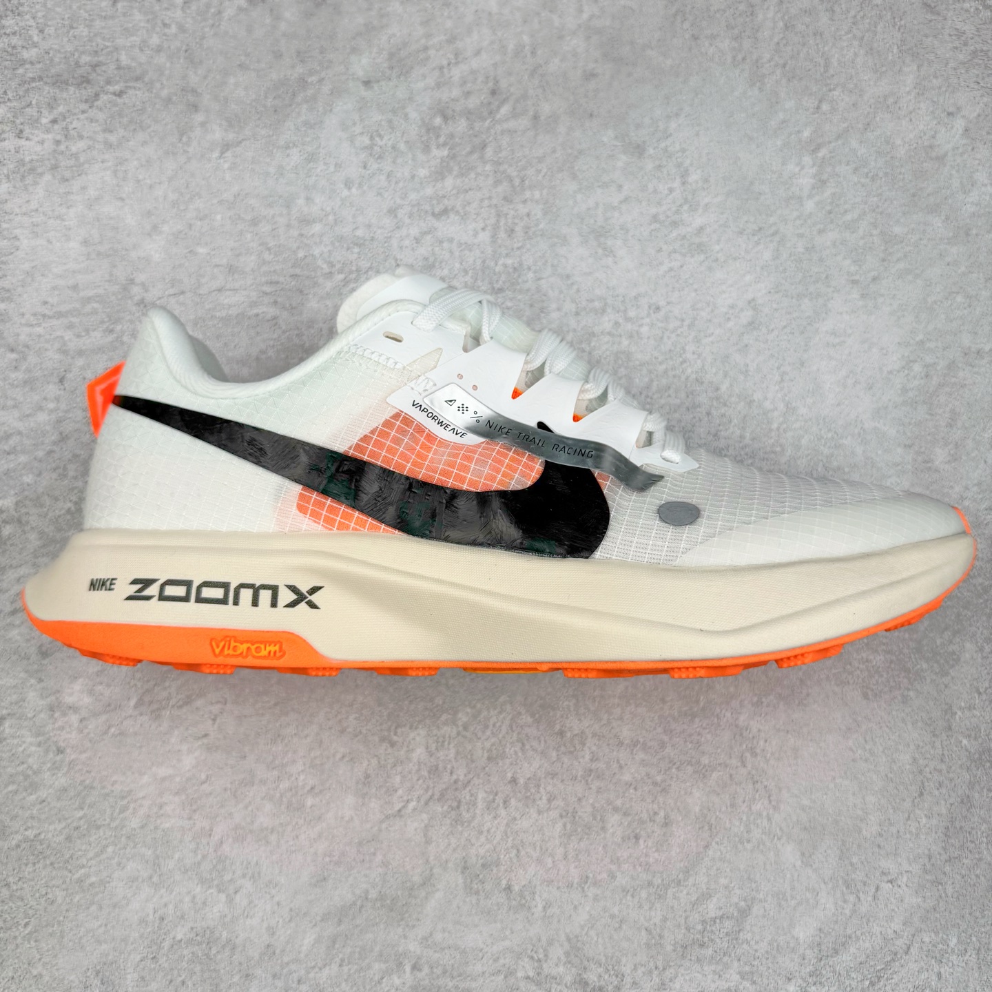 NK Zoom X ULTRAFLY TRAIL Next Nature 越野跑步鞋 登月兼顾迅疾外观和稳固脚感 后跟覆面和中足动态支撑巧妙融合 缔造稳定顺畅的迈步体验 尺码：36 36.5 37.5 38 38.5 39 40 40.5 41 42 42.5 43 44 44.5 45-选品中心