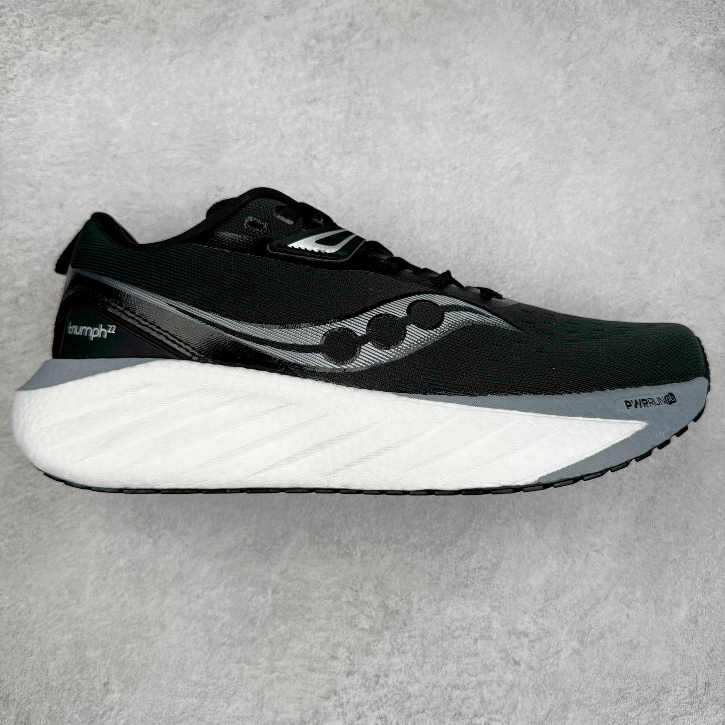 图片[6]-Saucony Triumph 22 索康尼胜利22代旗舰级缓震型跑鞋 性能相比前几代再升级：鞋面采用全新升级的工学网设计 贴合脚部更透气 中底部分使用最新的PWRRUN+材质 搭配PWRRUN+鞋垫使中底的大幅加厚 10mm坡差进一步提供缓震、回弹性能 内底则采用了FORMFIT动态适应系统 动态契合脚型 提升包裹性和舒适性 提供更卓越的动态回馈体验 XT-900橡胶大底 可提供良好的抓地力和较强抗磨性能 尺码：35.5 36 36.5 37.5 38 38.5 39 40 40.5 41 42 42.5 43 44 44.5 45-选品中心