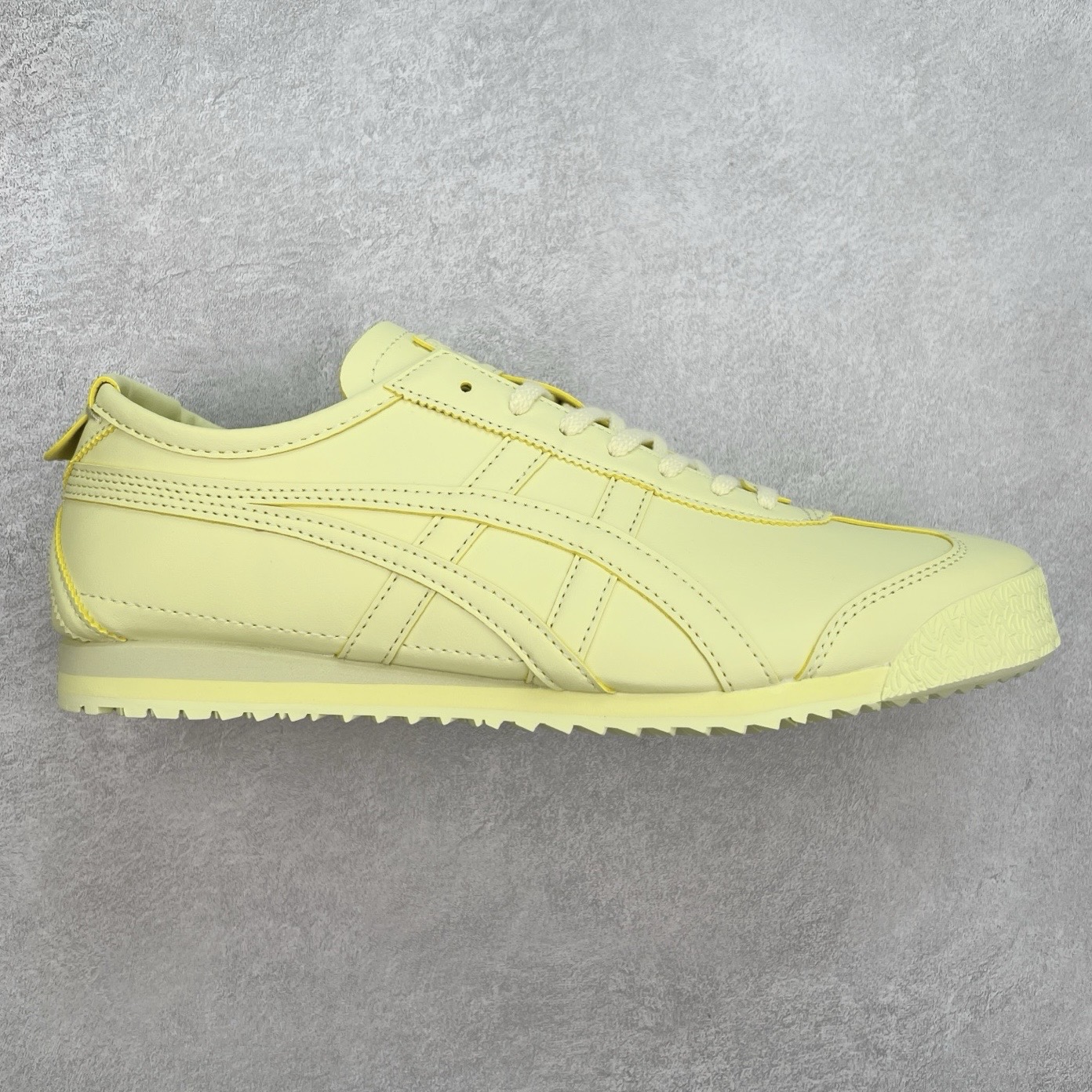 ＃C版 Asics Onitsuka Tiger MEXICO 66 亚瑟士鬼冢虎复古经典板鞋 CNY 龙年限定 白红 市场王者选手 海外订单工厂出品 长期生产补货永不断码 超成熟稳定的做工品控 原装全套纸板楦头开发 原汁原味 完美呈现版型 私模正确鞋底咬花纹路 一比一鞋头弧度高度鞋身弧度 绝不口嗨 细节品控鞋型随意秒杀市面 原档咬花纹路私模大底 一个单元有六个三角形 总体形拼接呈现花瓣状 官方四联吊牌 原装Ortholite轻量化鞋垫 原盒原配 质保卡 说明书 钢印防尘纸 纸板中底带钢印 乳胶组合鞋垫 支持全方位的对比专柜 产品从款式颜色造型上体现出追求舒适和细节的完美 鞋类更是推崇手工制作的严谨与完美 融舒适性与可穿性的设计风格 注重细节的完美和别致魅力 既保持稳重 又不失轻松的时尚感 尺码：36 37 37.5 38 39 39.5 40 40.5 41.5 42 42.5 43.5 44 45-选品中心