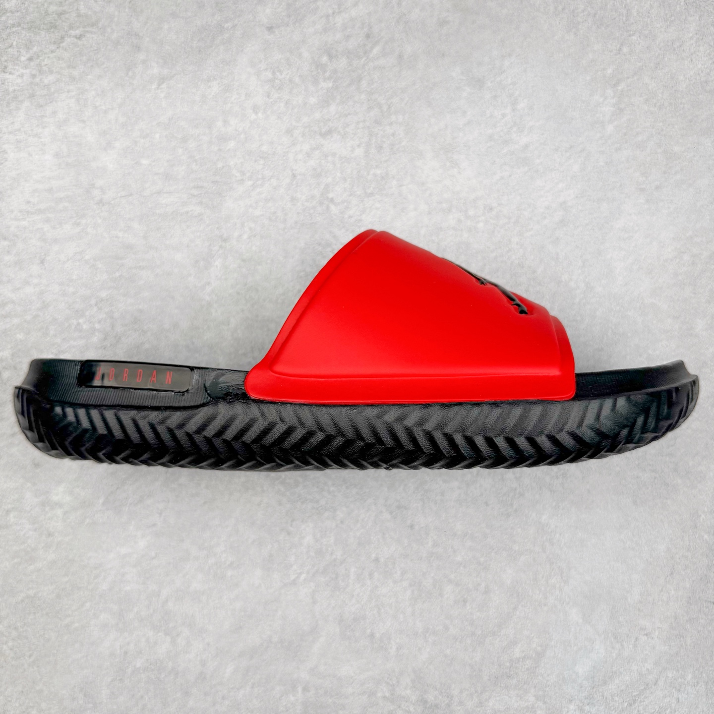 图片[3]-Air Jordan Play Slide AJ游玩系列舒适透气时尚一字休闲运动拖鞋 DC9835 运动拖鞋 面料材质为合成革 纯色简约设计 时尚百搭 耐磨性强 稳定性高 抓地更牢 不易打滑 尺码：36 37.5 38 39 40 41 42 43 44 45-选品中心