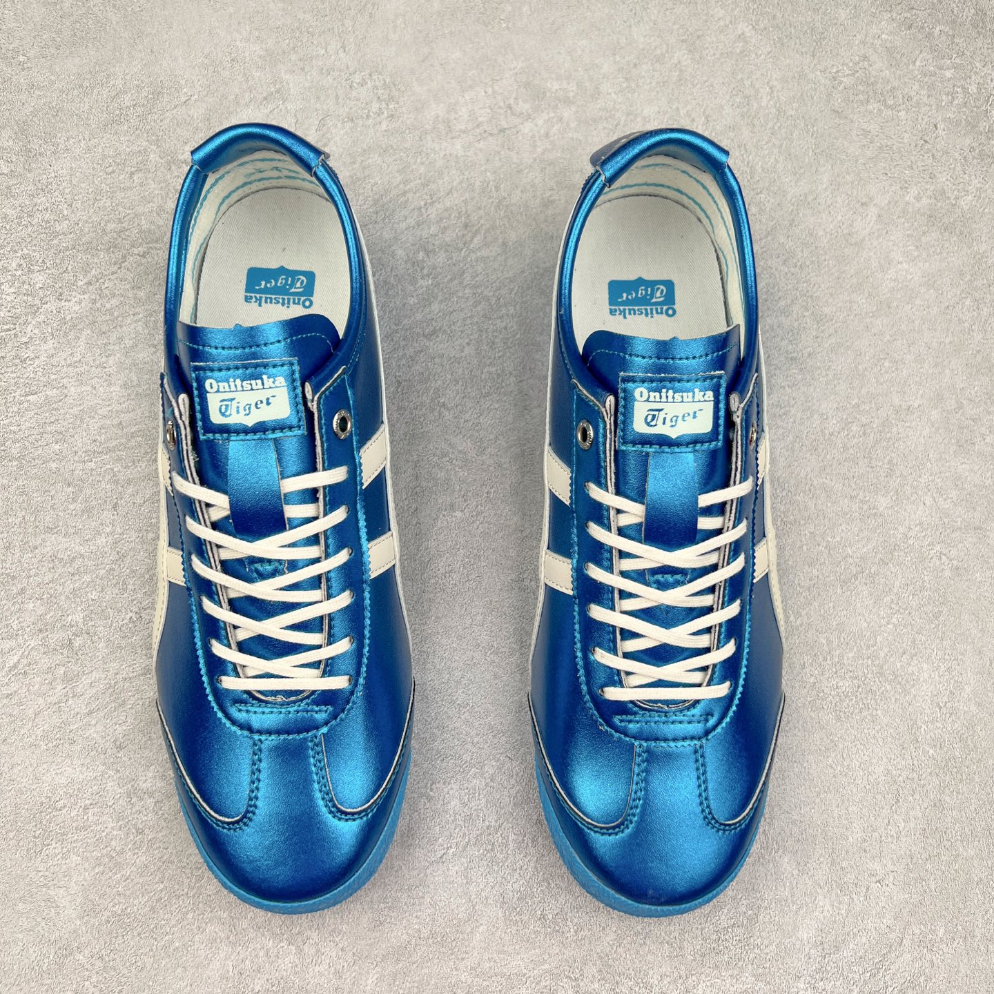 图片[2]-＃C版 Asics Onitsuka Tiger MEXICO 66 亚瑟士鬼冢虎复古经典板鞋 CNY 龙年限定 白红 市场王者选手 海外订单工厂出品 长期生产补货永不断码 超成熟稳定的做工品控 原装全套纸板楦头开发 原汁原味 完美呈现版型 私模正确鞋底咬花纹路 一比一鞋头弧度高度鞋身弧度 绝不口嗨 细节品控鞋型随意秒杀市面 原档咬花纹路私模大底 一个单元有六个三角形 总体形拼接呈现花瓣状 官方四联吊牌 原装Ortholite轻量化鞋垫 原盒原配 质保卡 说明书 钢印防尘纸 纸板中底带钢印 乳胶组合鞋垫 支持全方位的对比专柜 产品从款式颜色造型上体现出追求舒适和细节的完美 鞋类更是推崇手工制作的严谨与完美 融舒适性与可穿性的设计风格 注重细节的完美和别致魅力 既保持稳重 又不失轻松的时尚感 尺码：36 37 37.5 38 39 39.5 40 40.5 41.5 42 42.5 43.5 44 45-选品中心